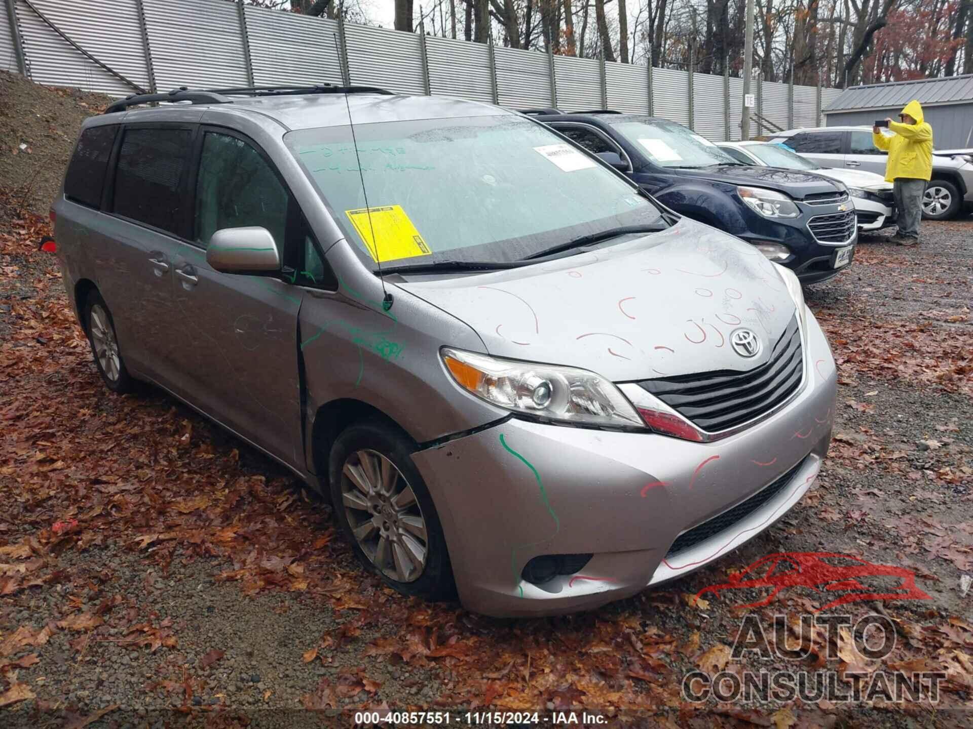 TOYOTA SIENNA 2013 - 5TDJK3DC6DS060002