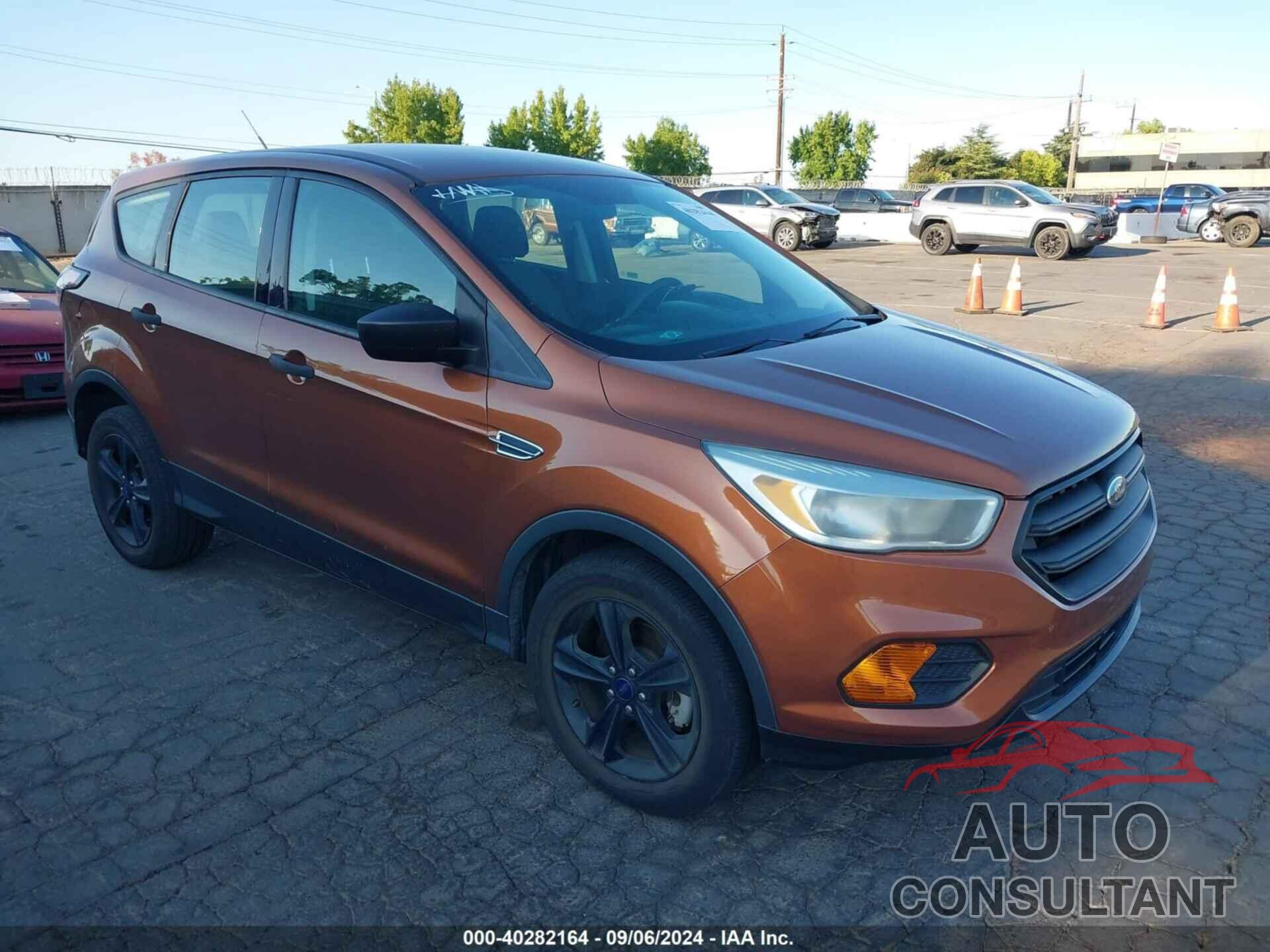 FORD ESCAPE 2017 - 1FMCU0F77HUC51670