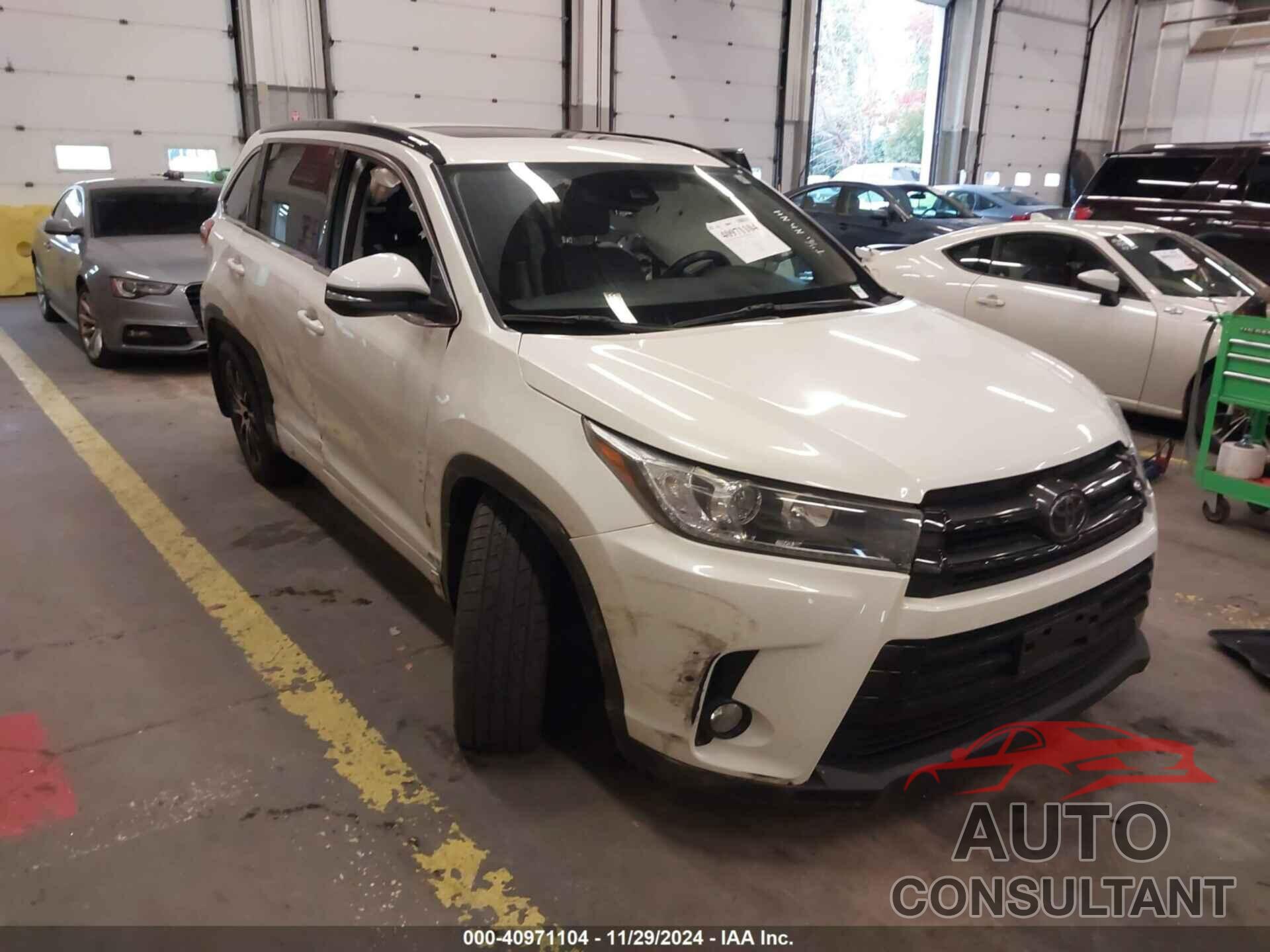 TOYOTA HIGHLANDER 2018 - 5TDJZRFH7JS544053