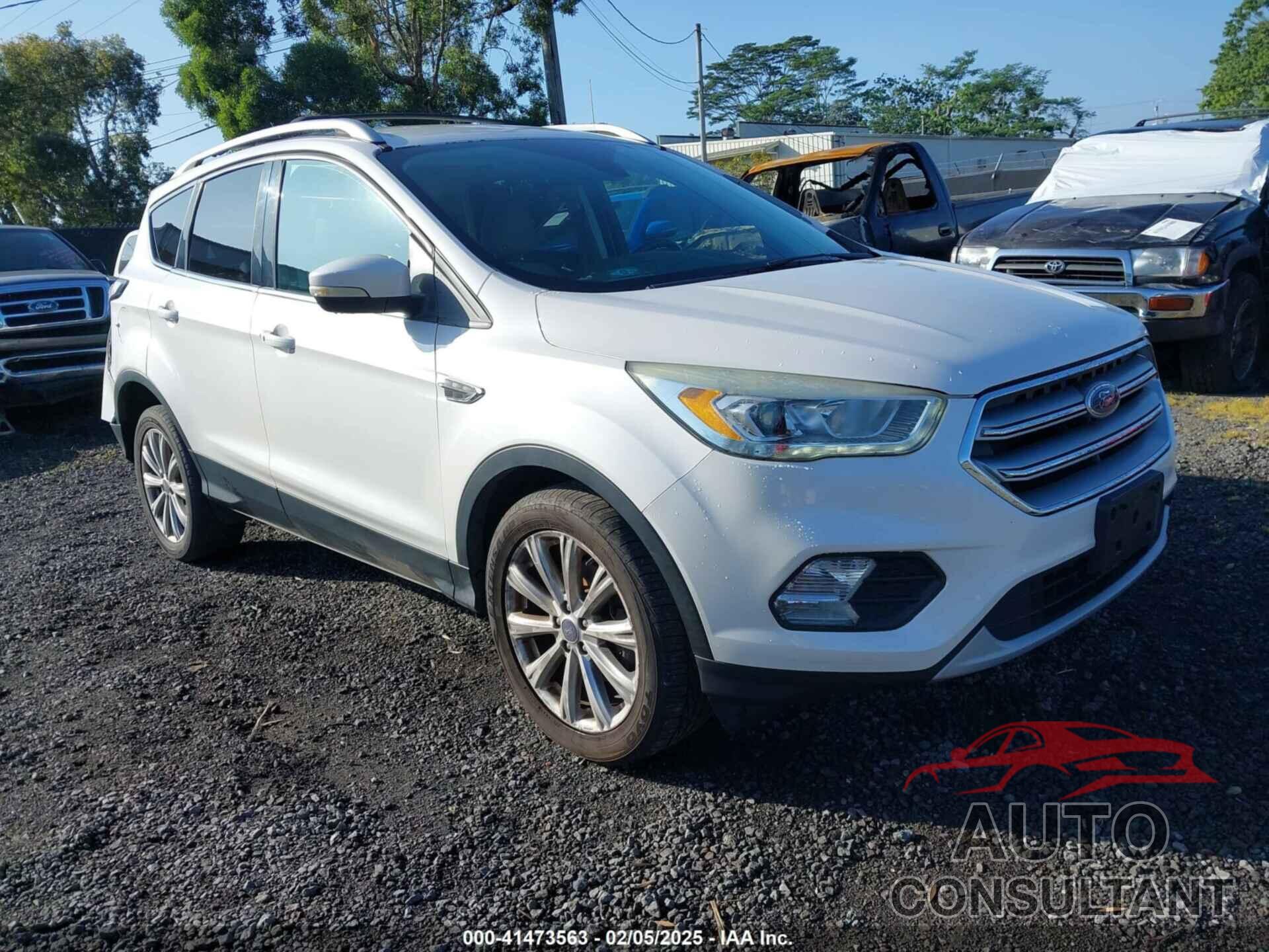 FORD ESCAPE 2017 - 1FMCU0JD5HUC96104