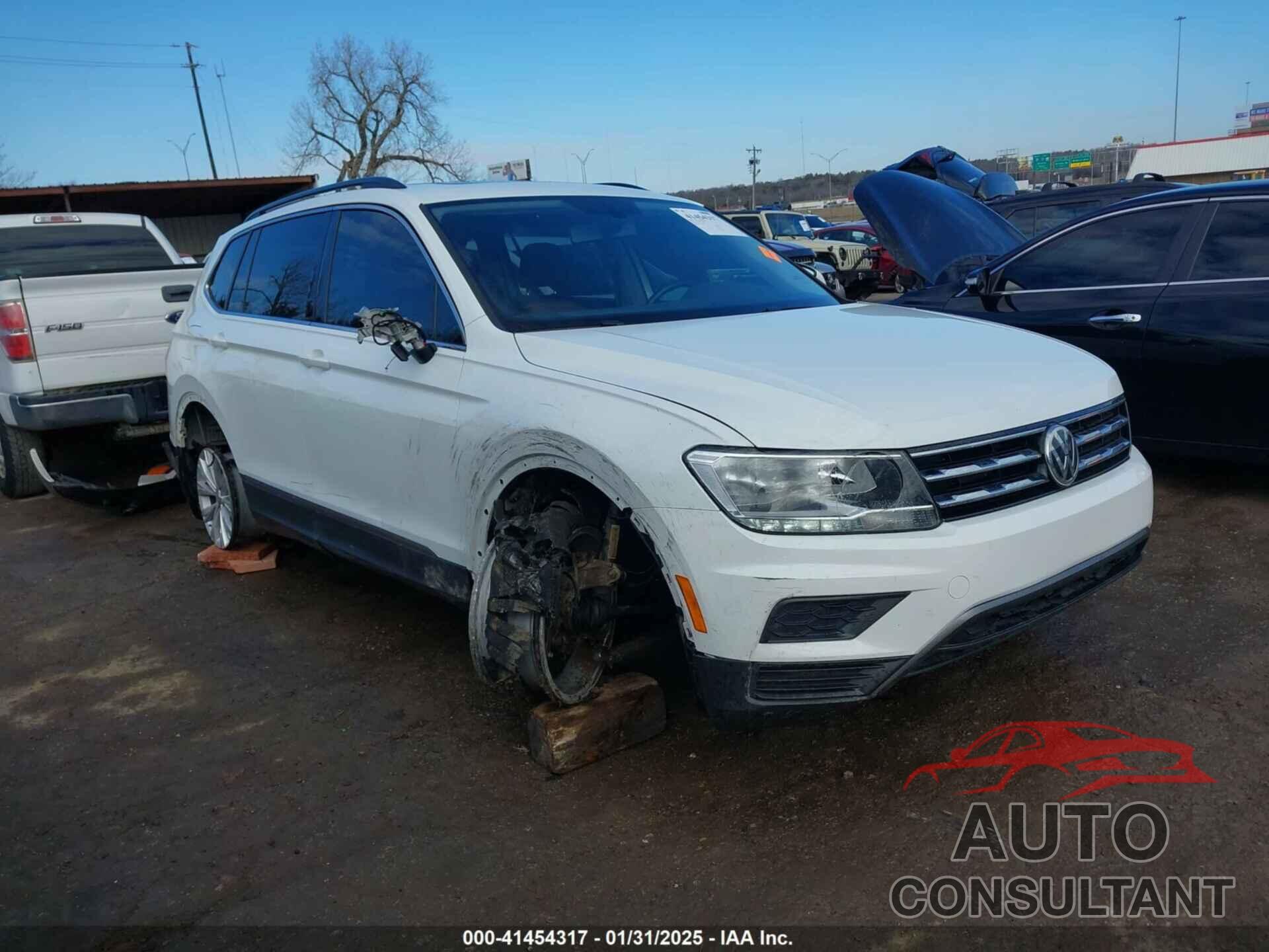 VOLKSWAGEN TIGUAN 2018 - 3VV3B7AX4JM120816