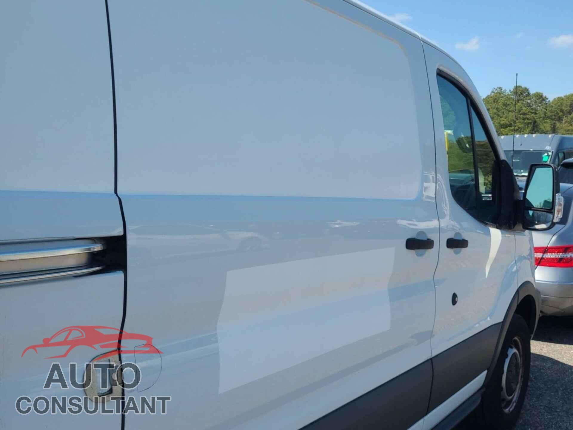 FORD TRANSIT 2017 - 1FTYR1YM2HKA31983