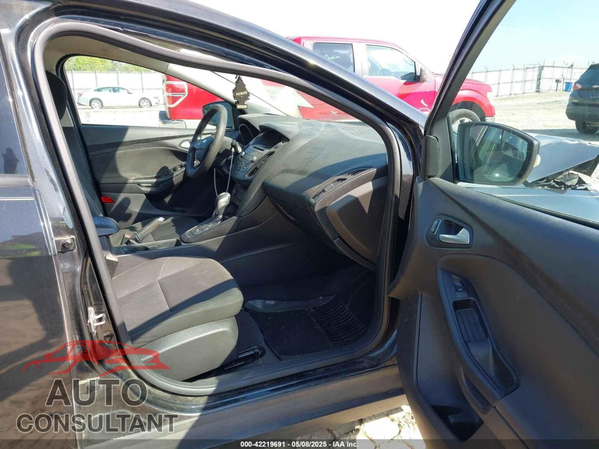 FORD FOCUS 2015 - 1FADP3F20FL207640