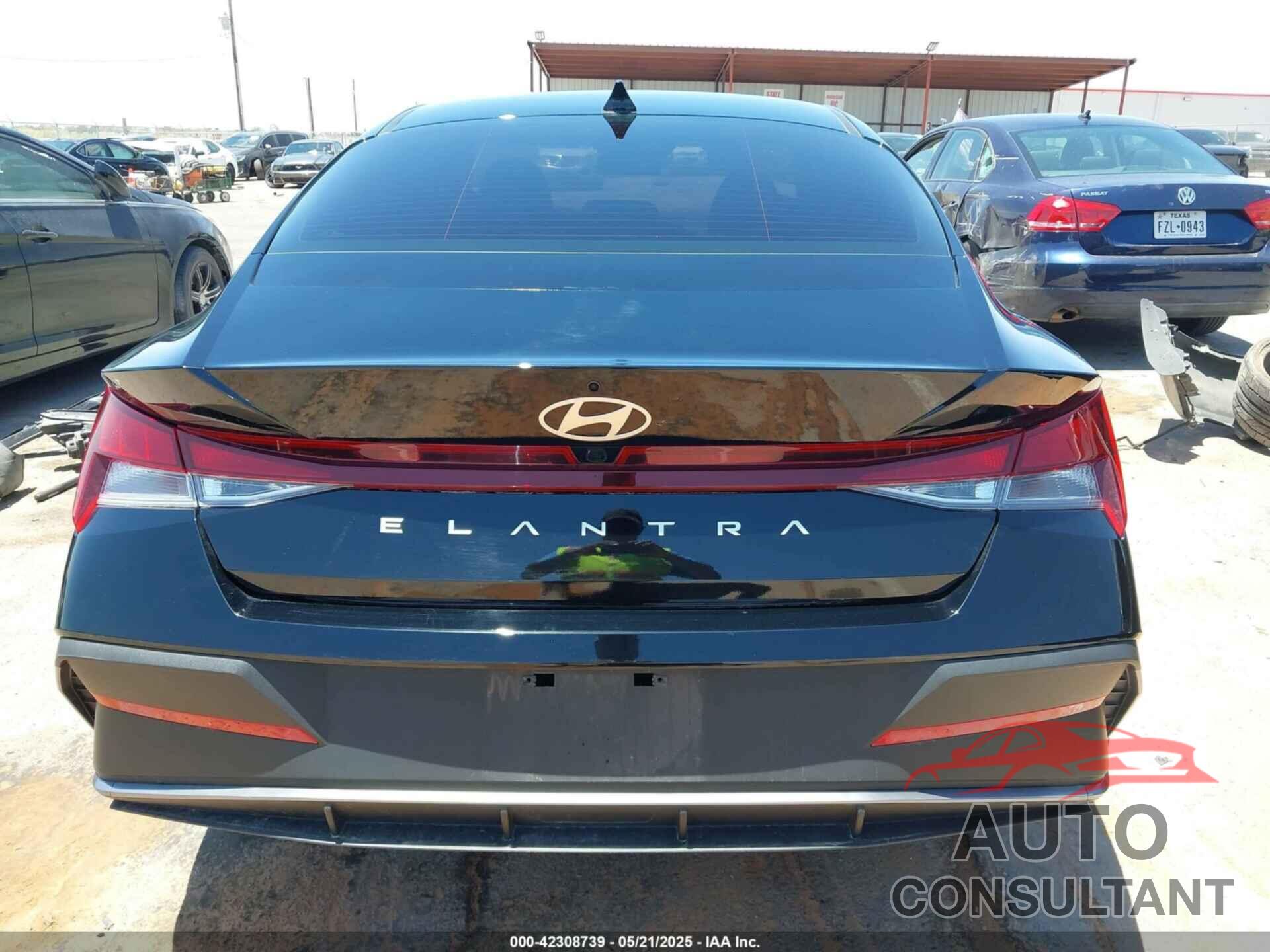 HYUNDAI ELANTRA 2024 - KMHLM4DG8RU682661