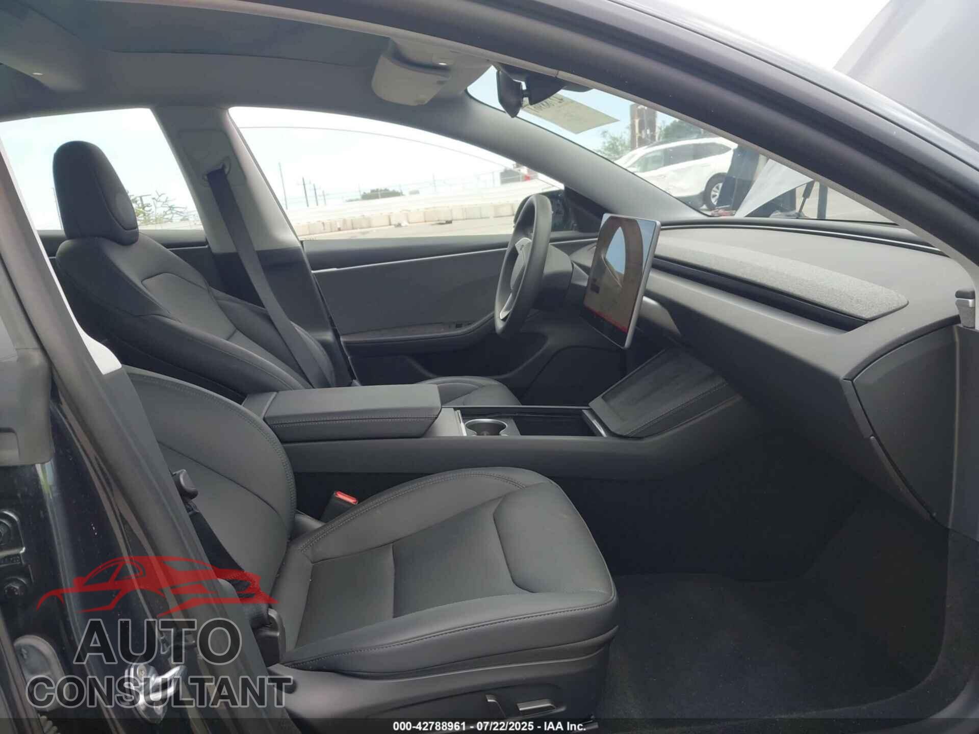 TESLA MODEL 3 2024 - 5YJ3E1EA2RF871177