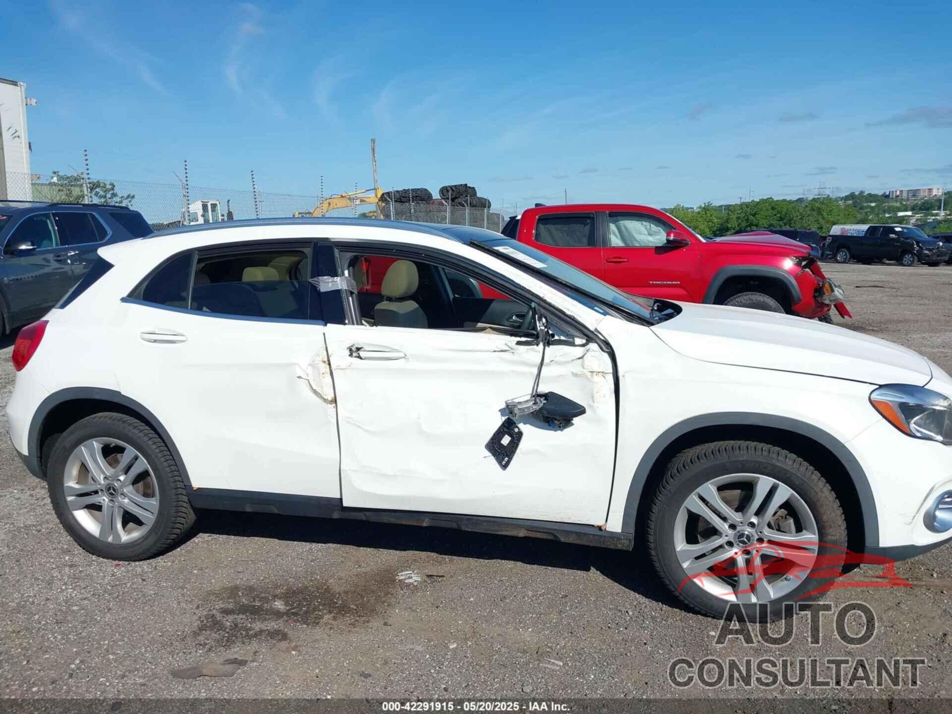 MERCEDES-BENZ GLA 250 2019 - WDCTG4GBXKU003890