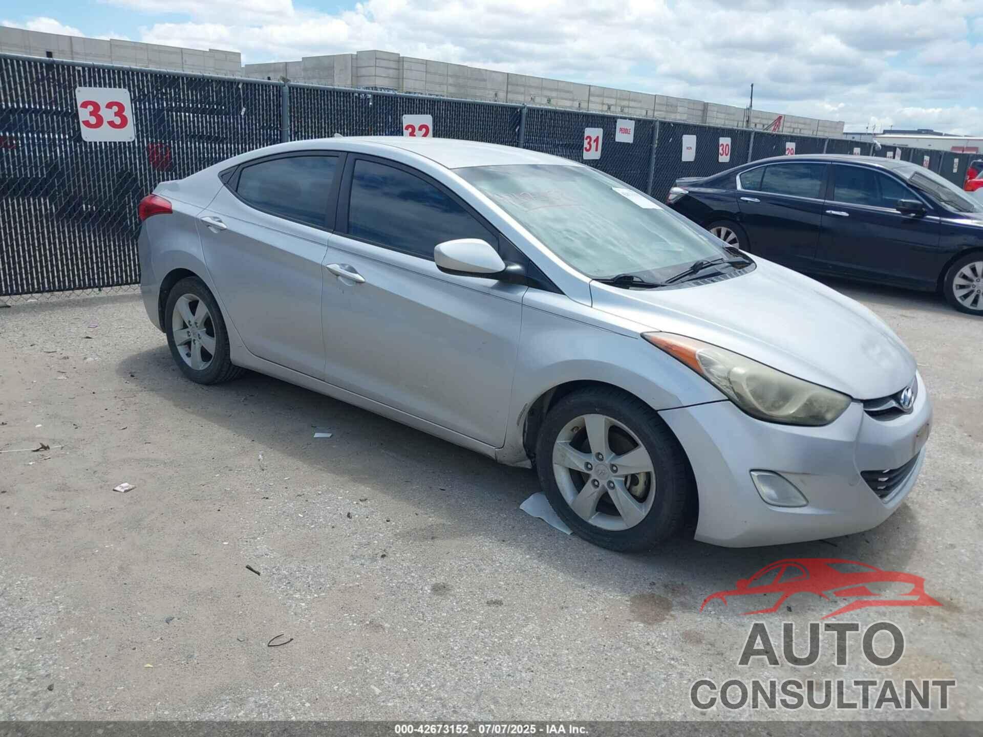 HYUNDAI ELANTRA 2013 - KMHDH4AE2DU530623