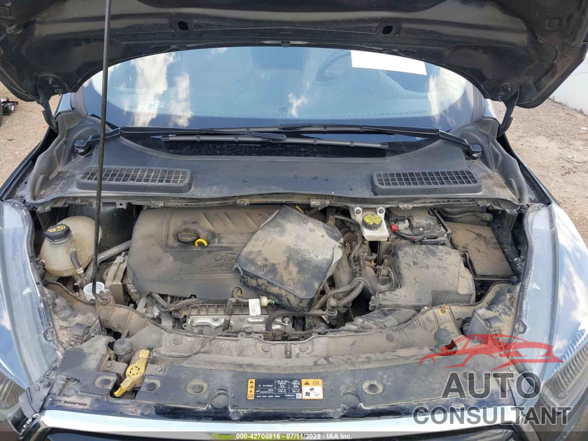FORD ESCAPE 2017 - 1FMCU0GD8HUC09318
