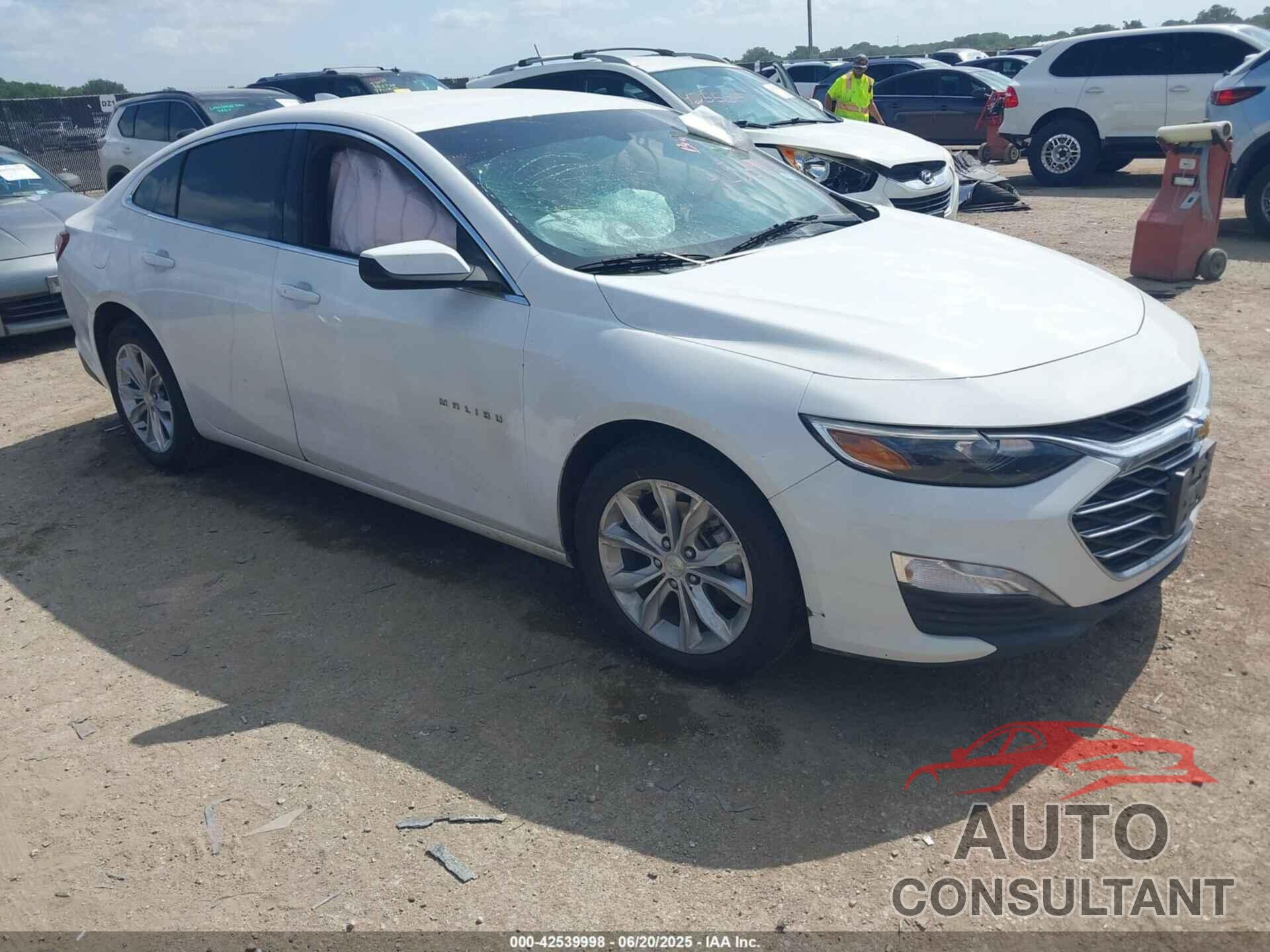 CHEVROLET MALIBU 2020 - 1G1ZD5ST8LF093103