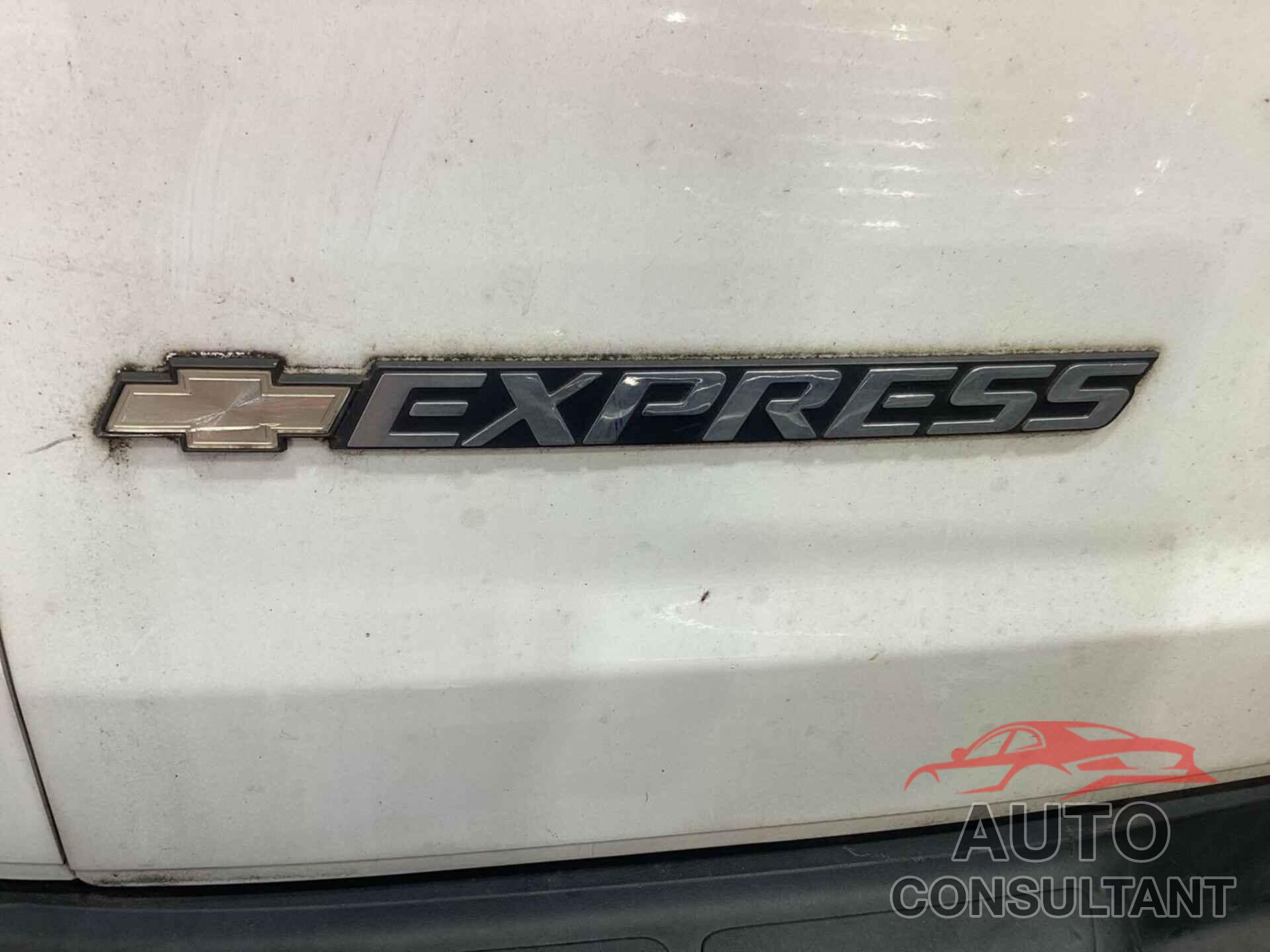 CHEVROLET EXPRESS G2500 2019 - 1GCWGAFP4K1279188