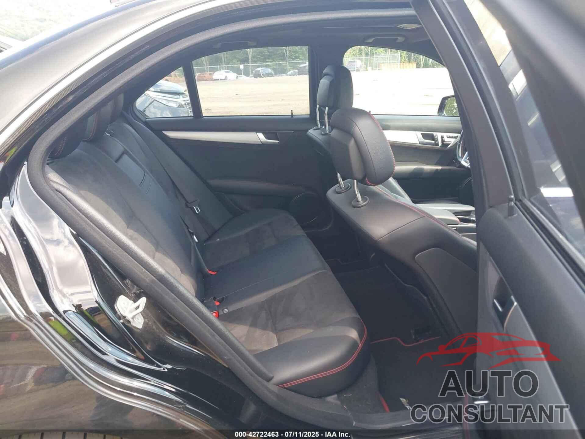 MERCEDES-BENZ C 300 2013 - WDDGF8AB3DR284534