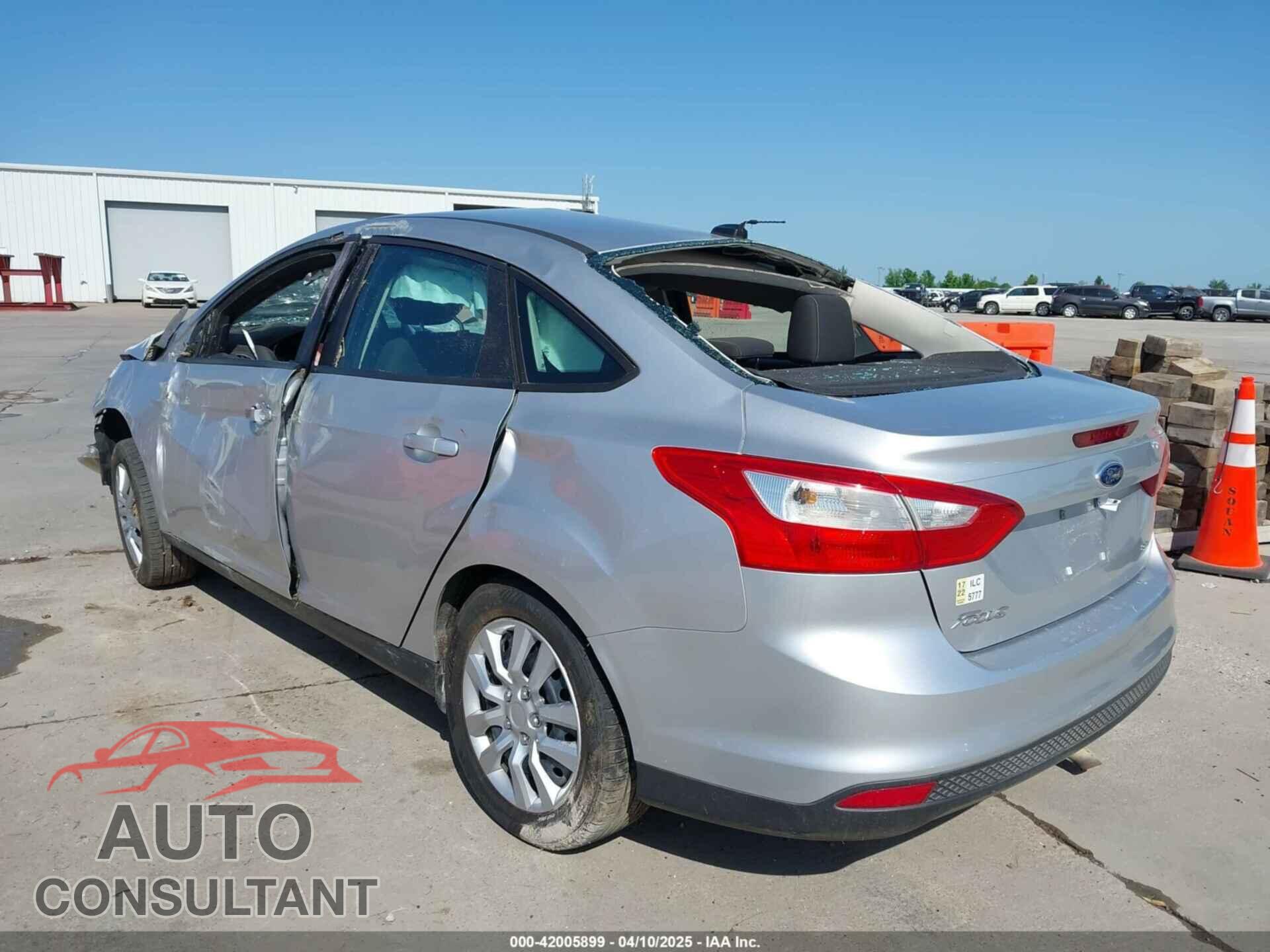 FORD FOCUS 2012 - 1FAHP3F24CL212109