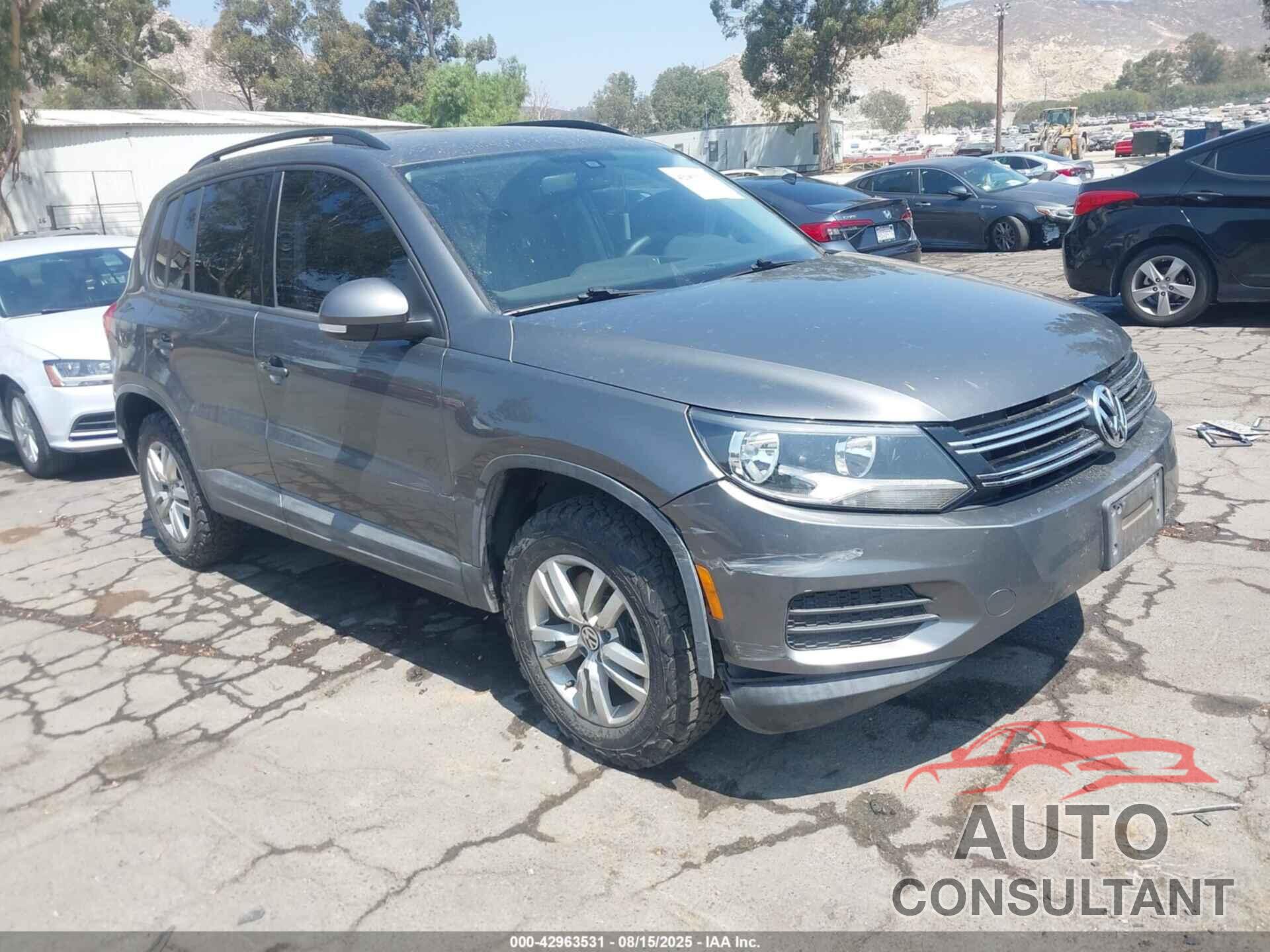 VOLKSWAGEN TIGUAN 2017 - WVGAV7AX3HK027652