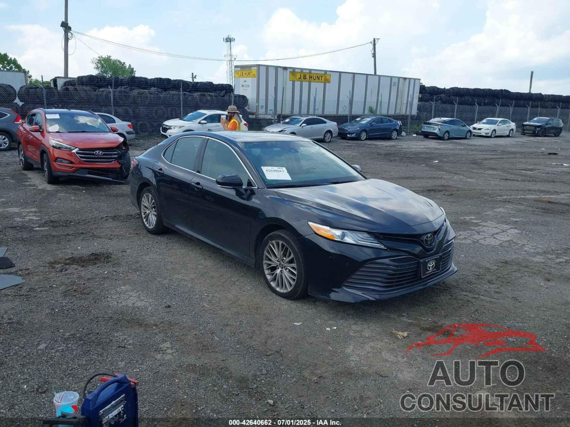 TOYOTA CAMRY 2018 - 4T1B11HK1JU040871