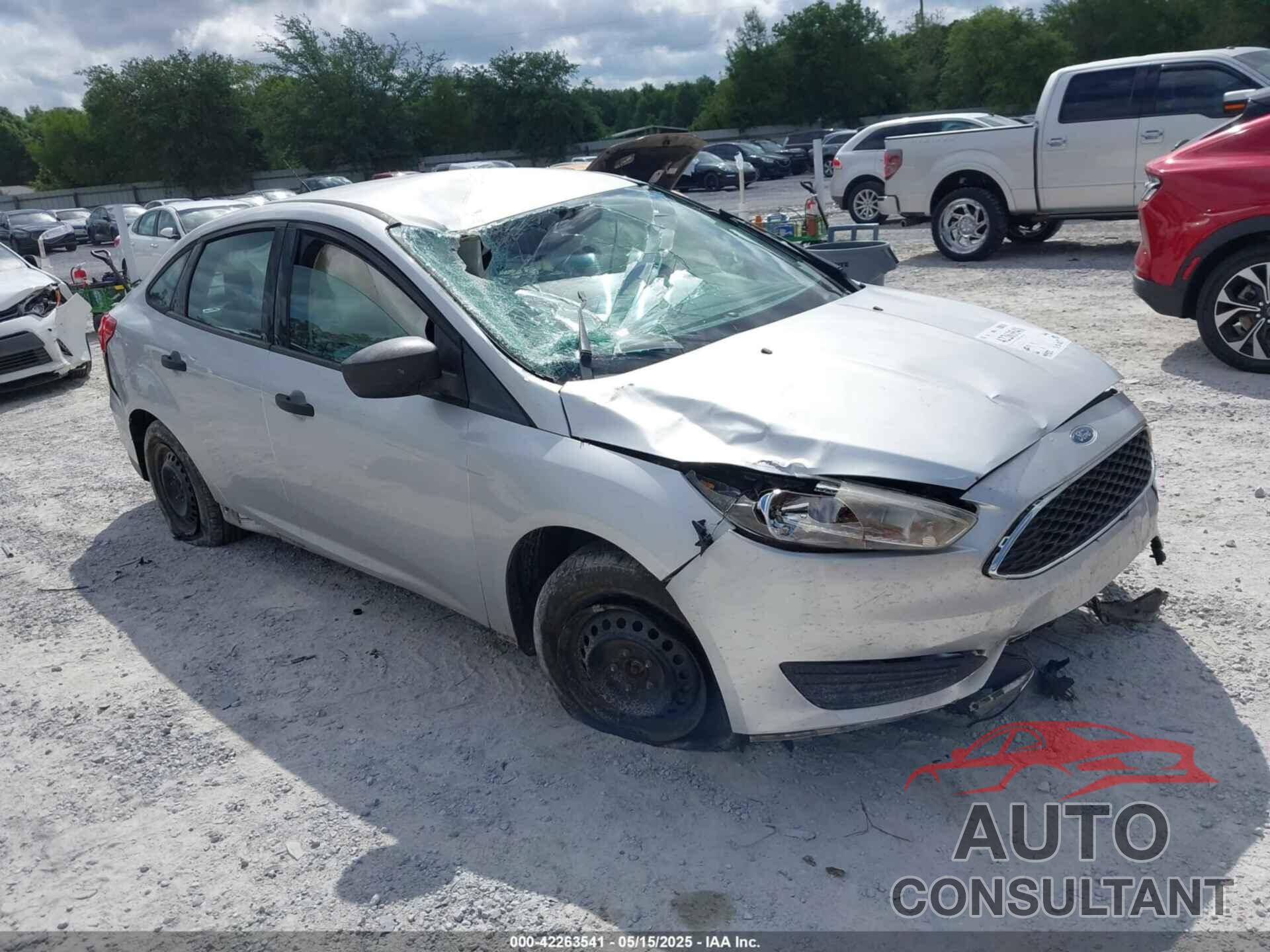 FORD FOCUS 2017 - 1FADP3E22HL338220