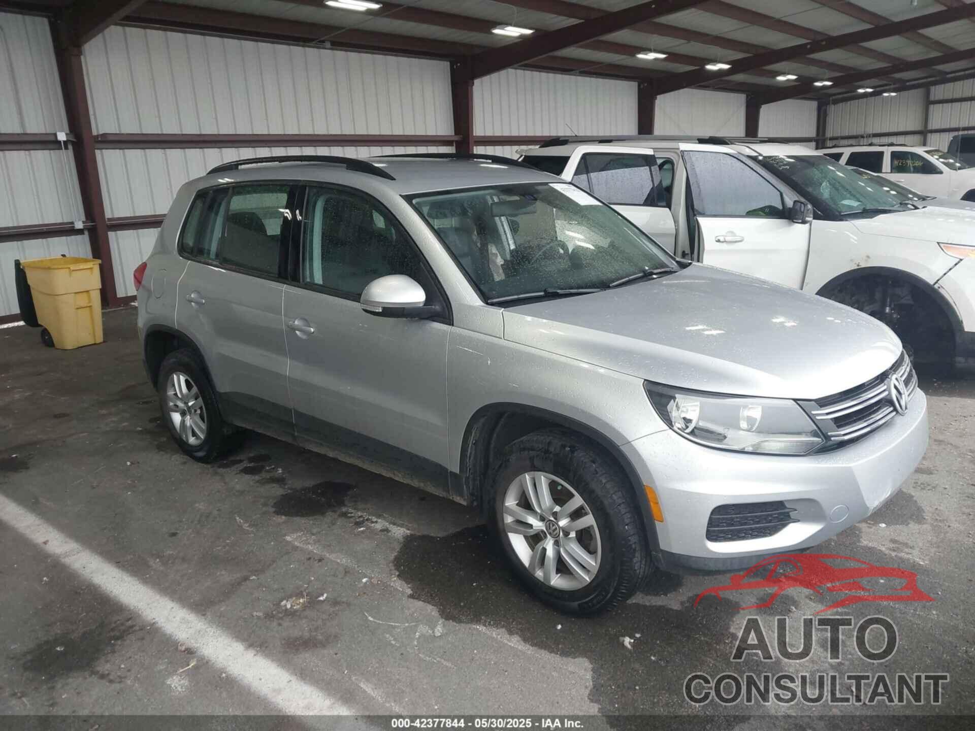 VOLKSWAGEN TIGUAN 2017 - WVGBV7AX3HK009950