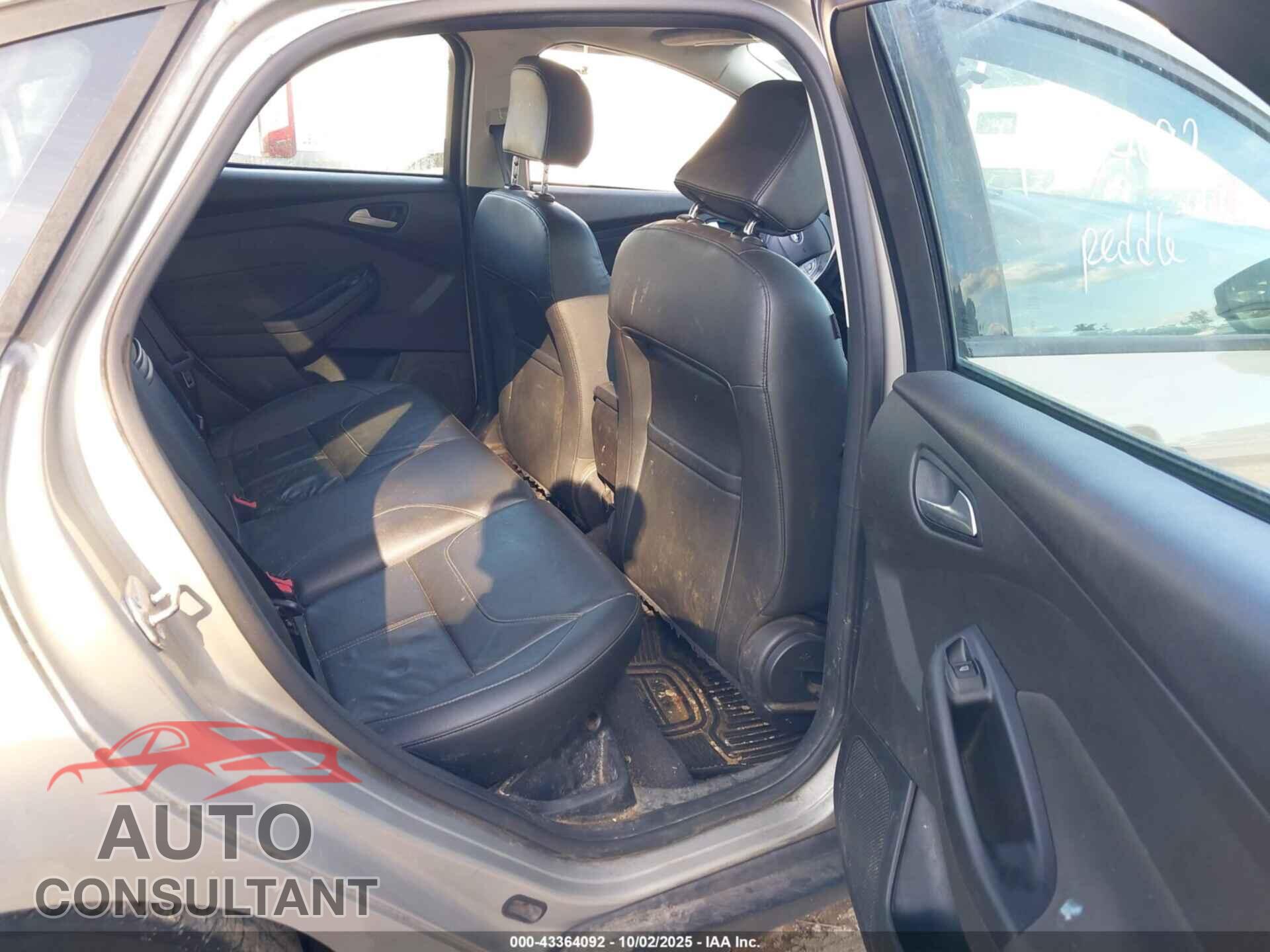 FORD FOCUS 2015 - 1FADP3F24FL345939