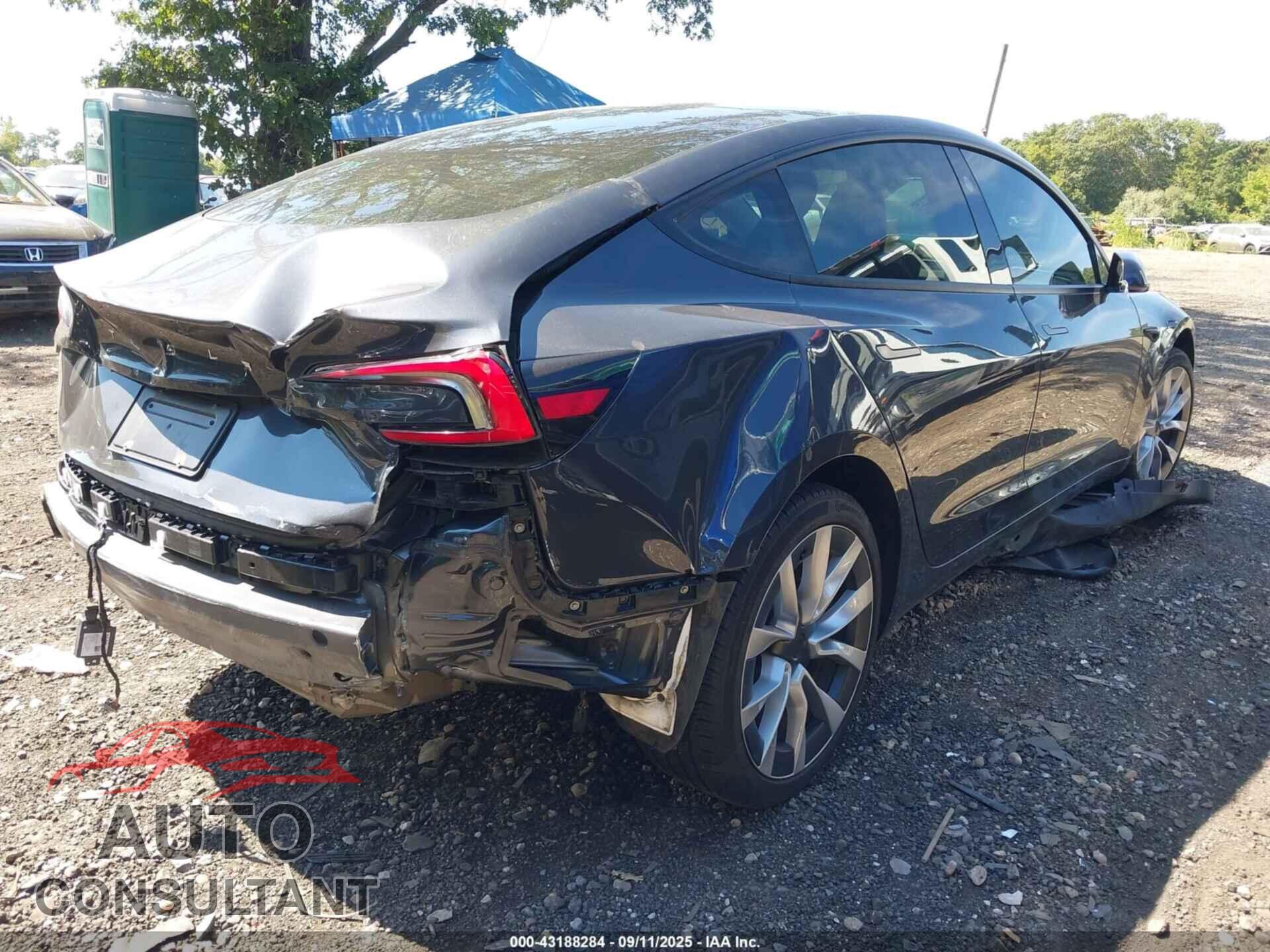 TESLA MODEL 3 2024 - 5YJ3E1EAXRF729577