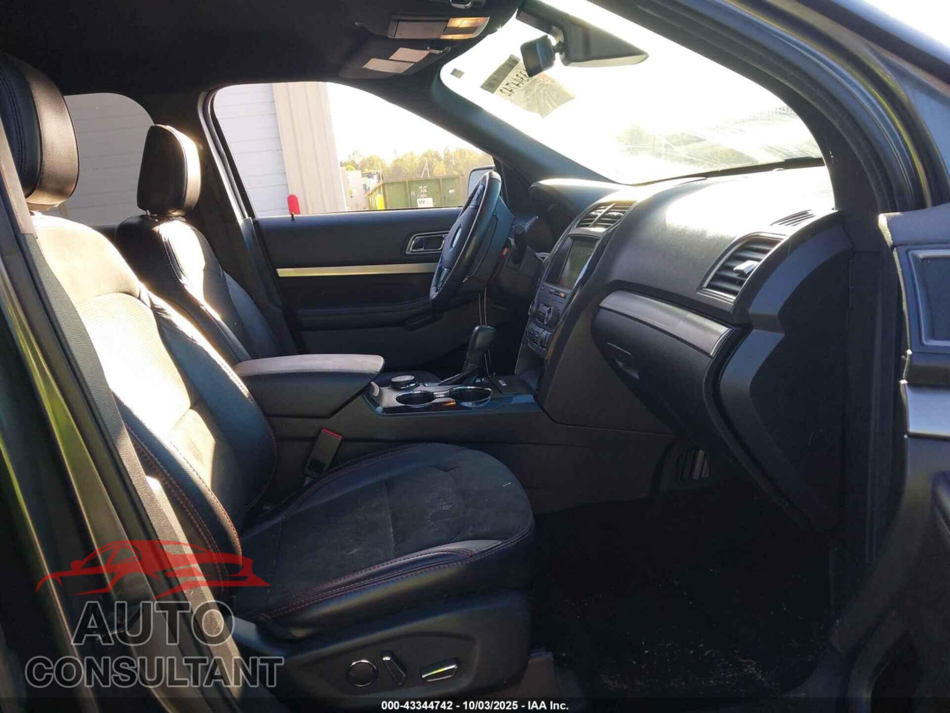 FORD EXPLORER 2018 - 1FM5K8D80JGB26684