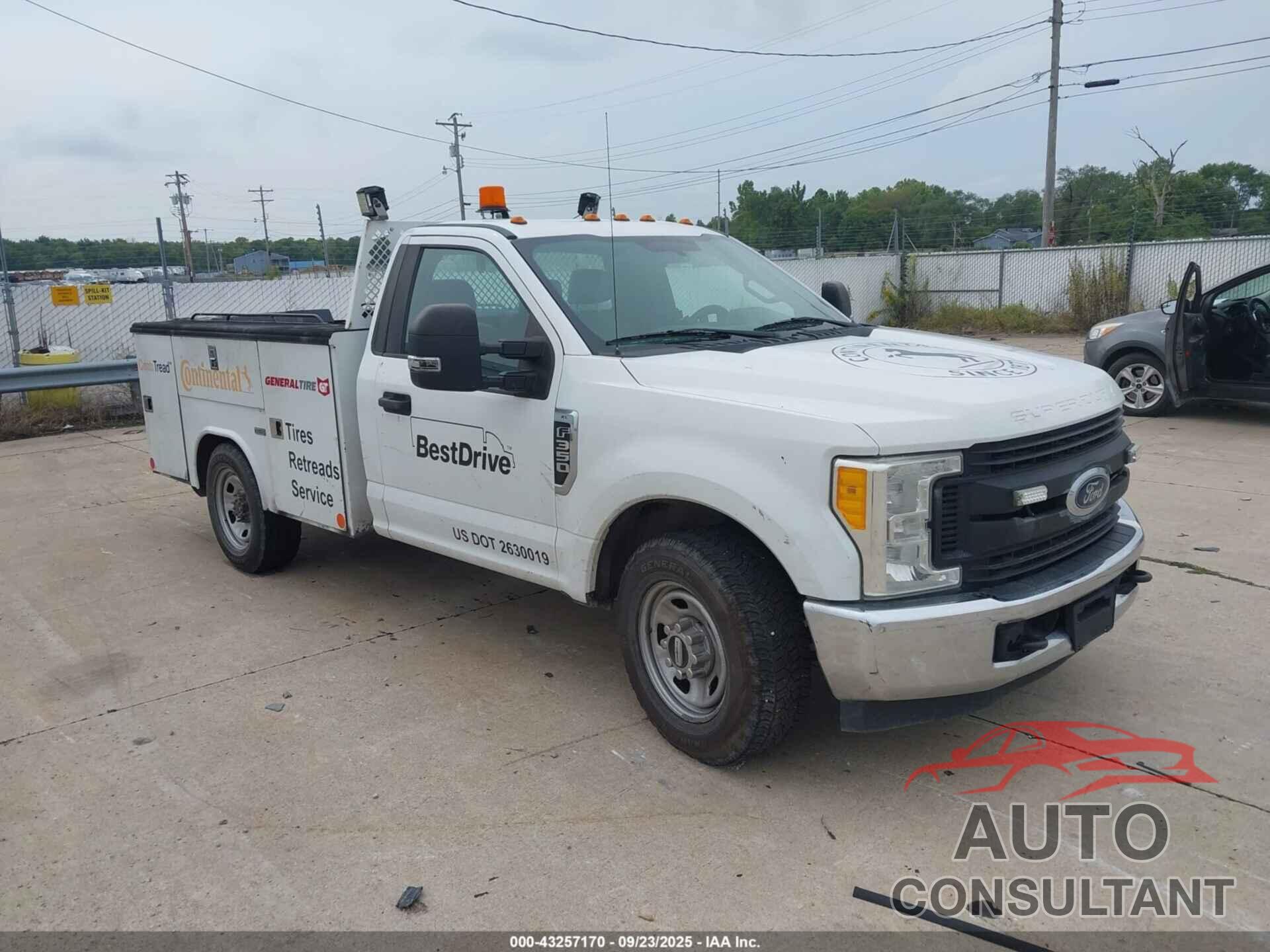 FORD F-350 CHASSIS 2017 - 1FDRF3E64HEB66505
