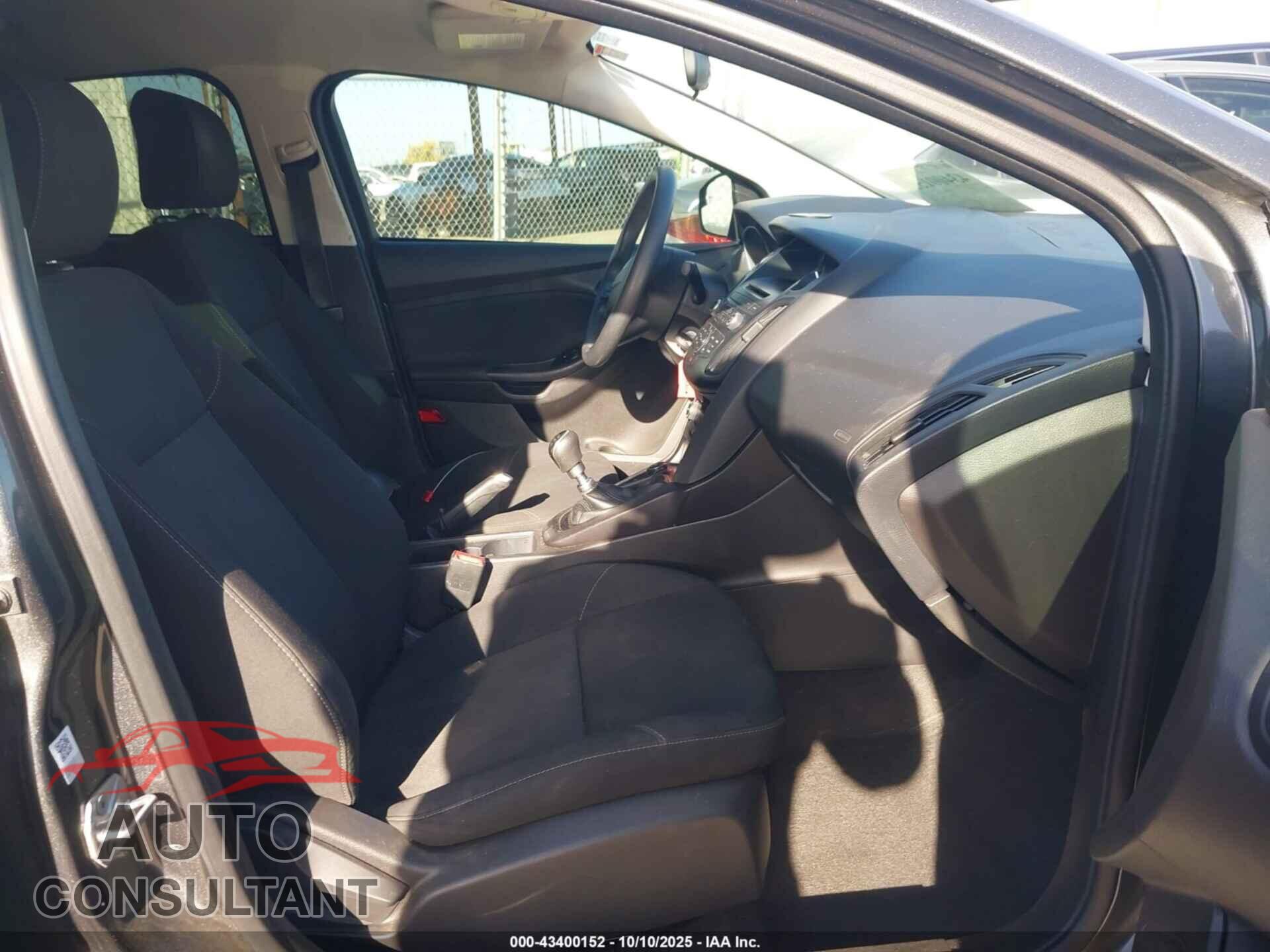 FORD FOCUS 2017 - 1FADP3FE3HL237552