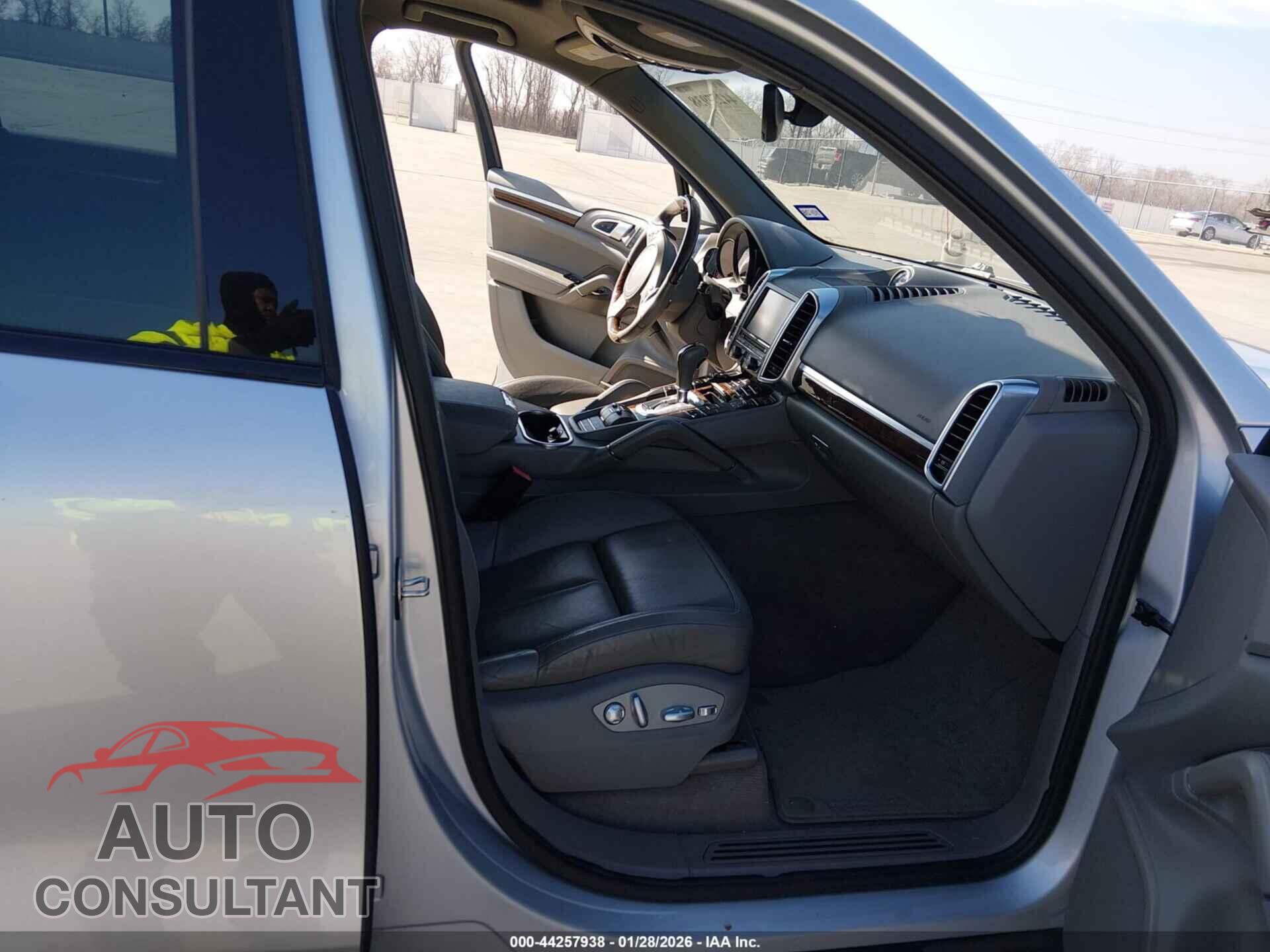 PORSCHE CAYENNE 2012 - WP1AA2A21CLA07148
