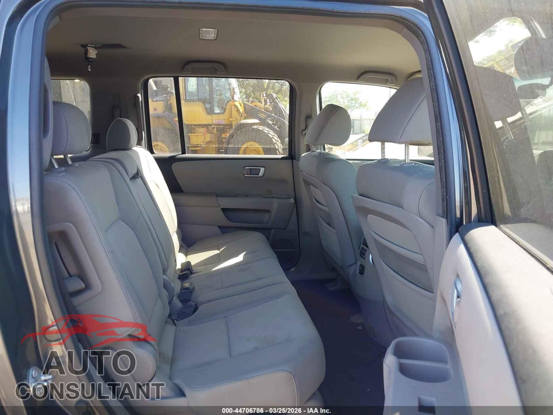 HONDA PILOT 2011 - 5FNYF3H25BB022427