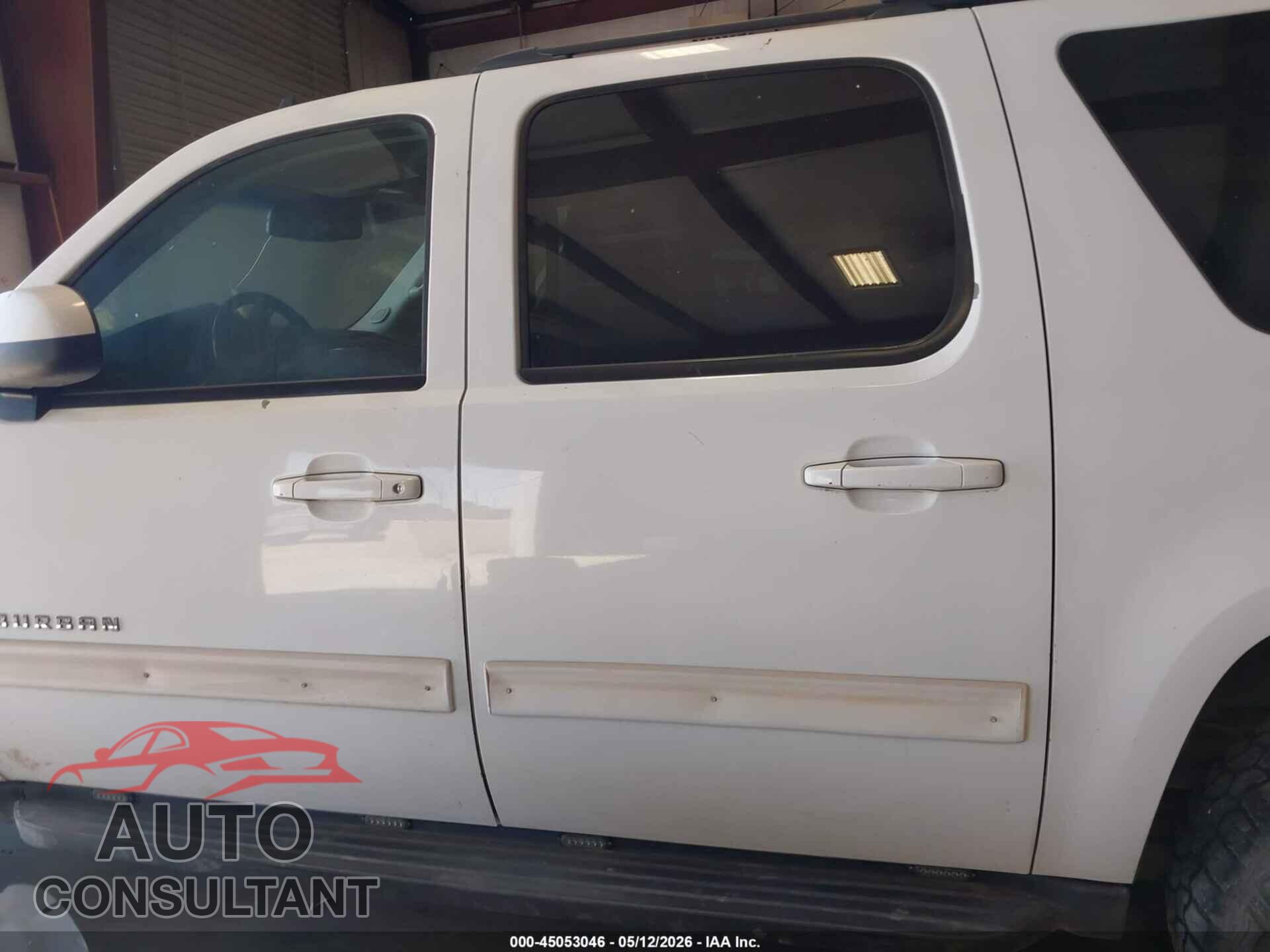CHEVROLET SUBURBAN 1500 2010 - 1GNUKHE36AR290780