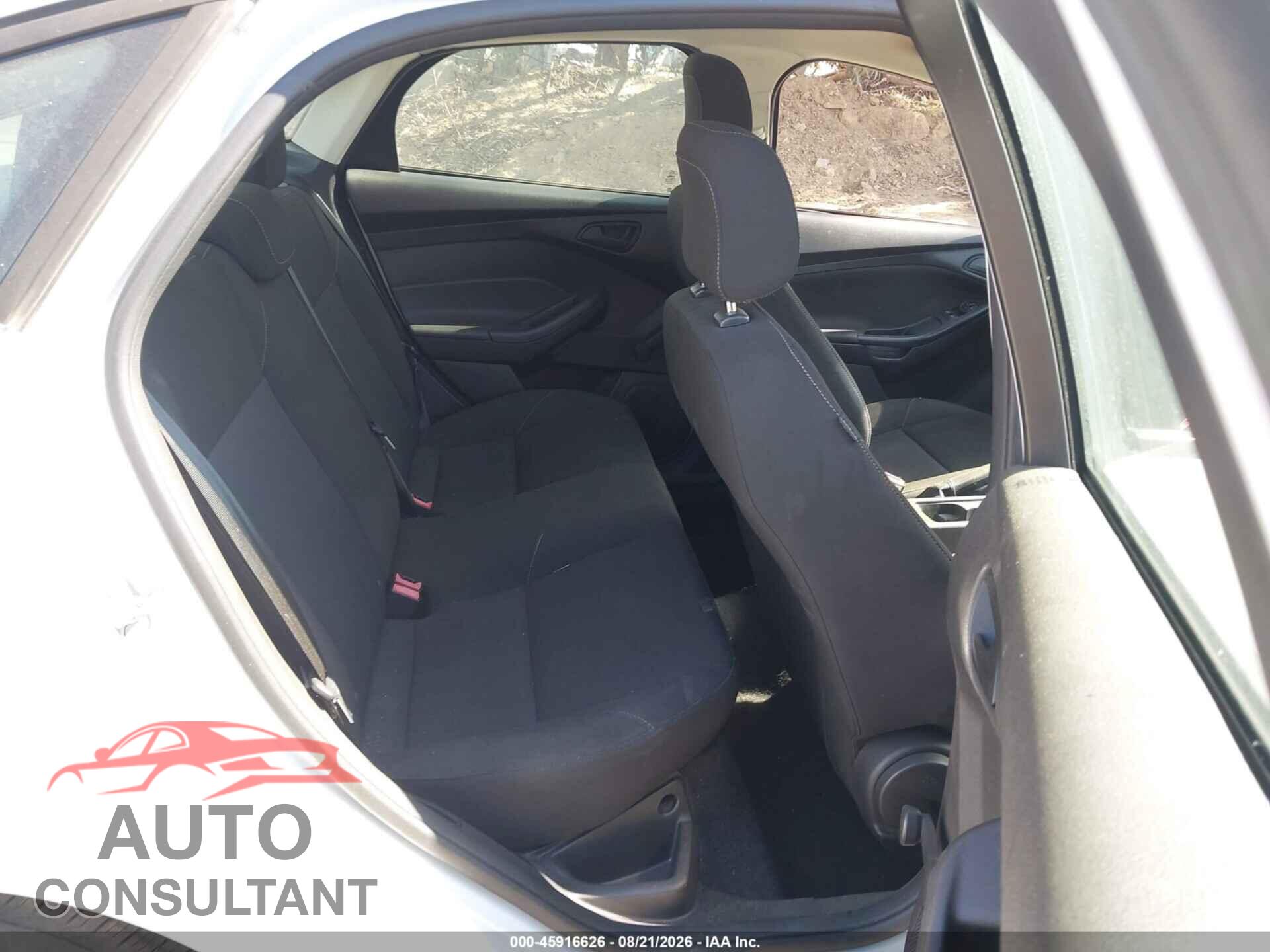 FORD FOCUS 2015 - 1FADP3E20FL358043
