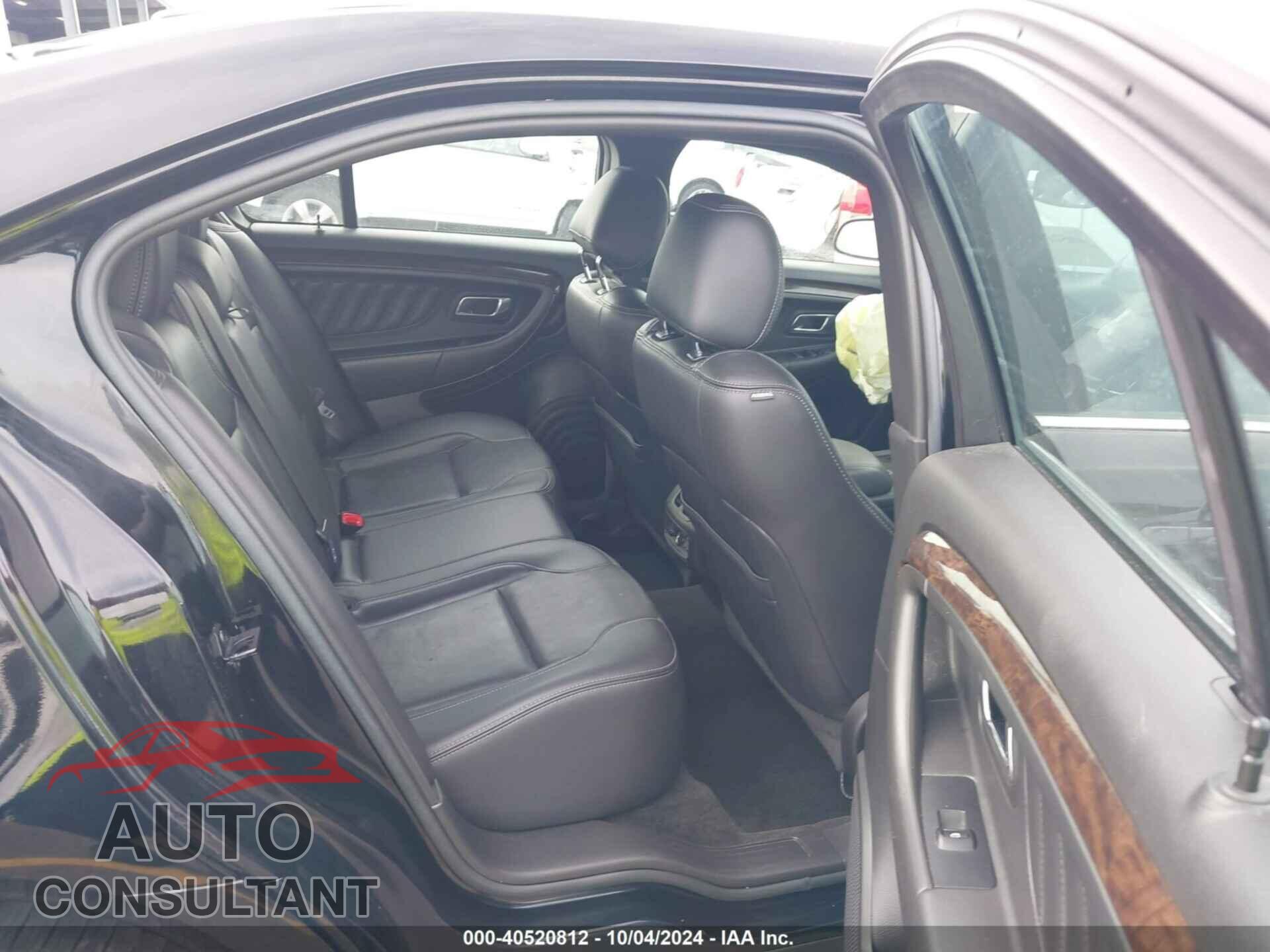 FORD TAURUS 2018 - 1FAHP2F80JG127613