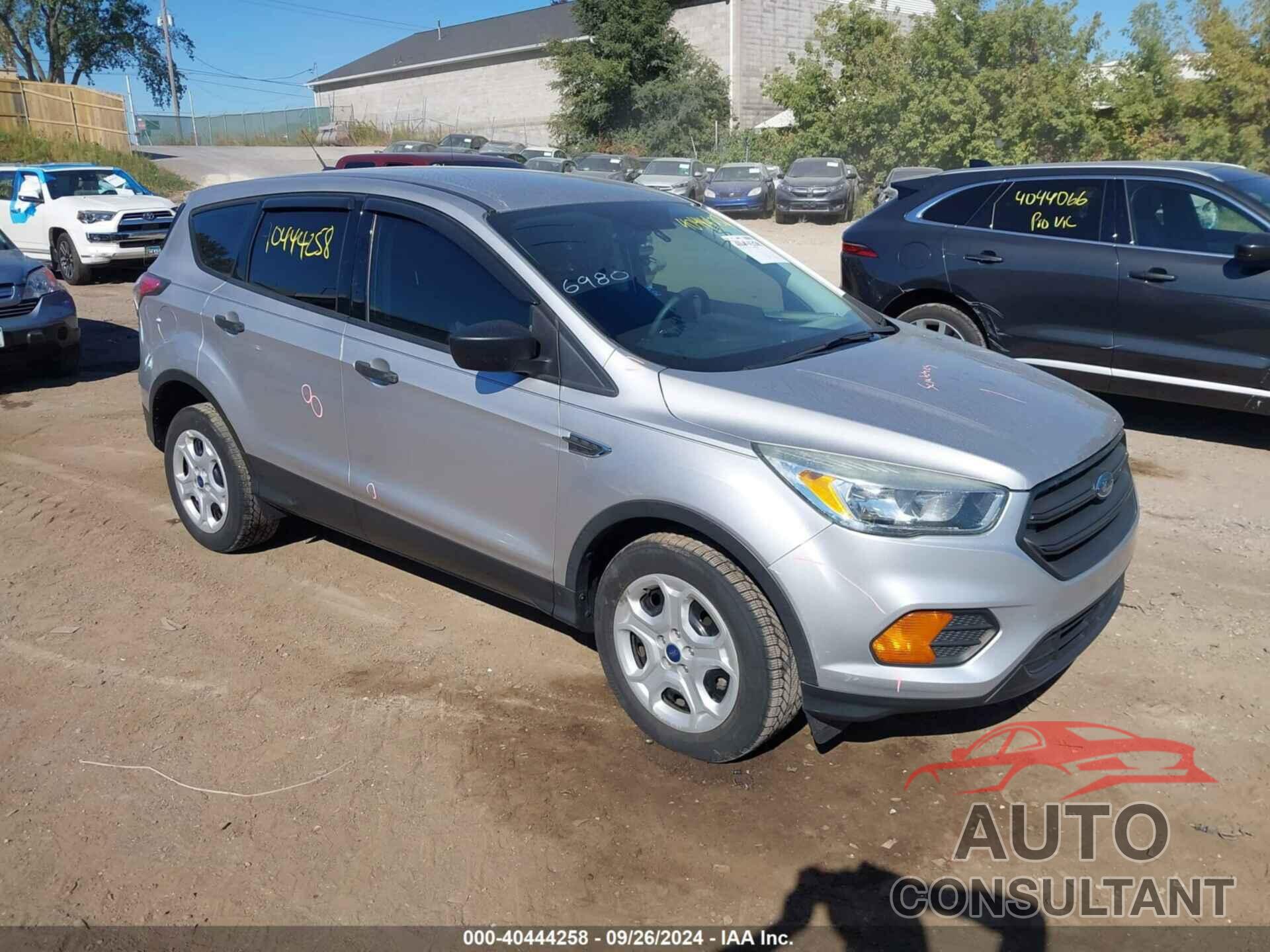 FORD ESCAPE 2017 - 1FMCU0F70HUA57434