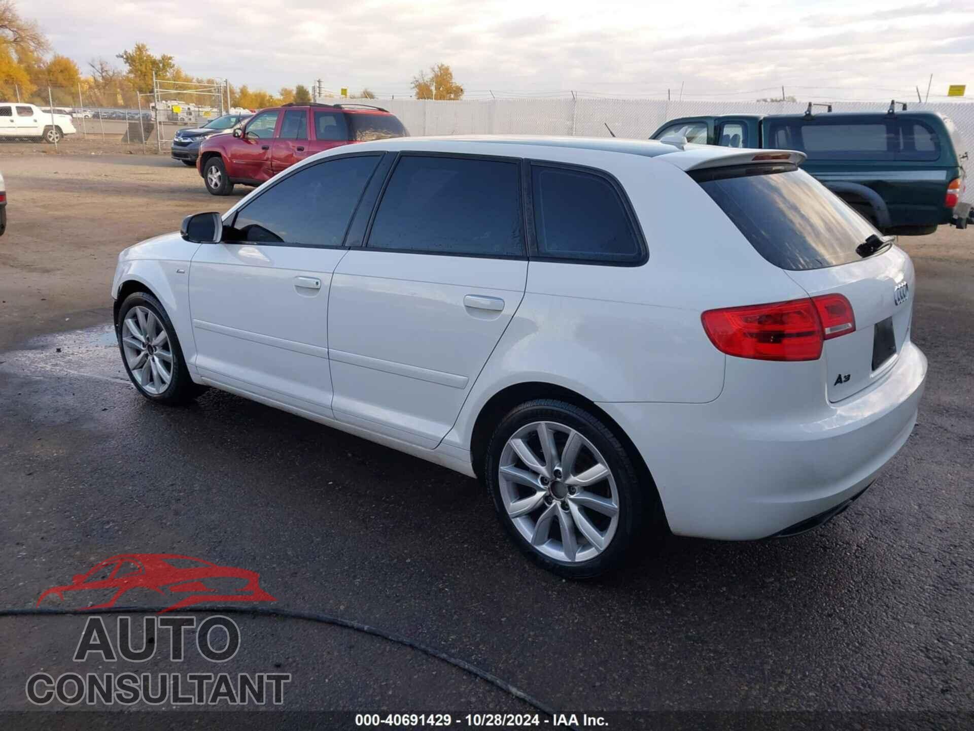 AUDI A3 2011 - WAUBJBFM8BA065779