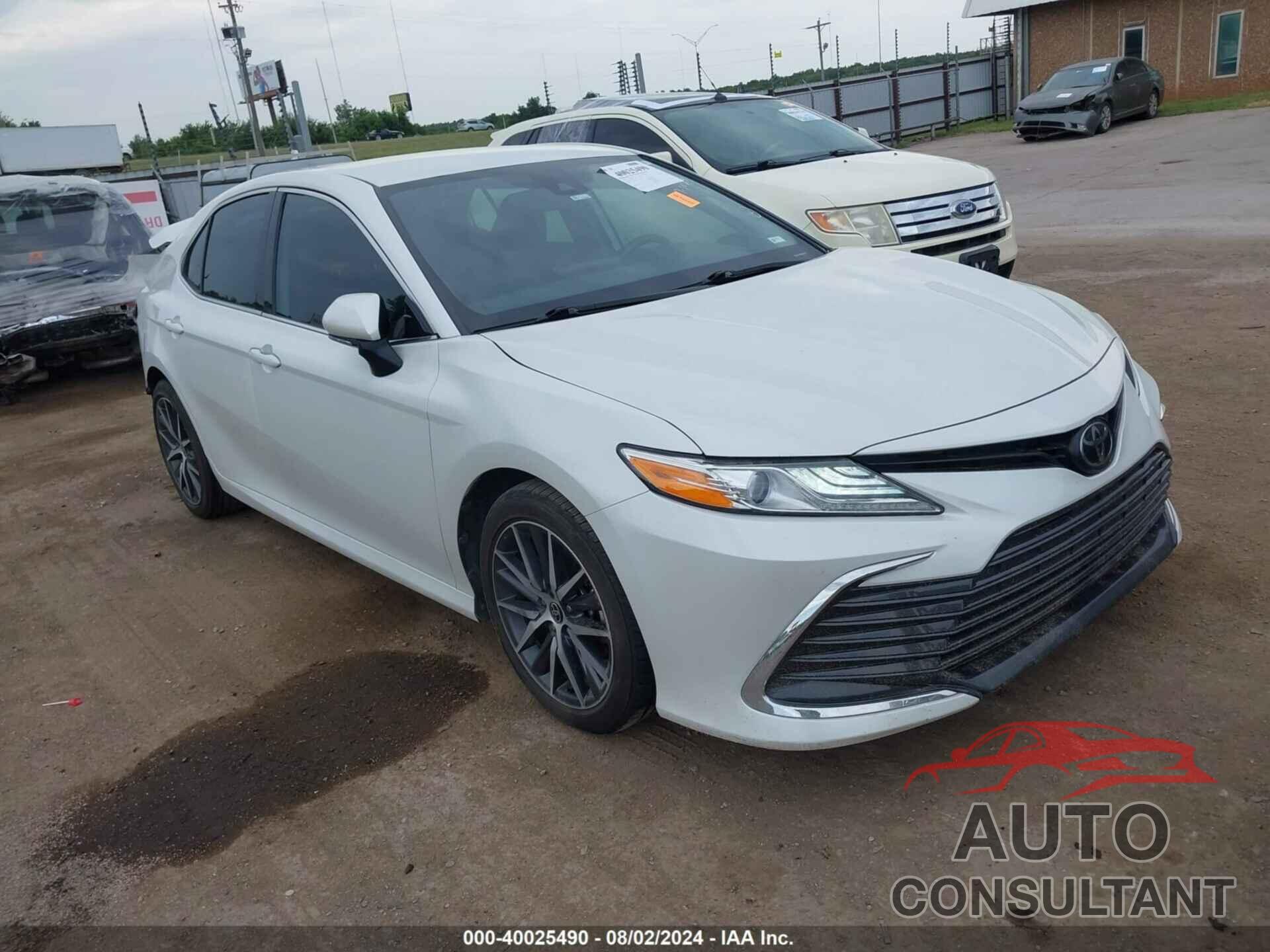 TOYOTA CAMRY 2022 - 4T1F11AK3NU035625