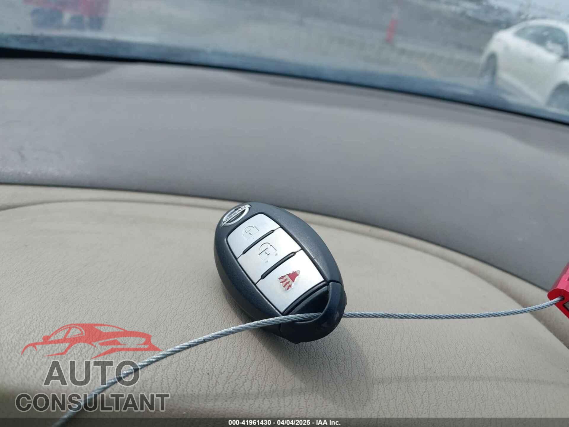 NISSAN PATHFINDER 2015 - 5N1AR2MMXFC687283