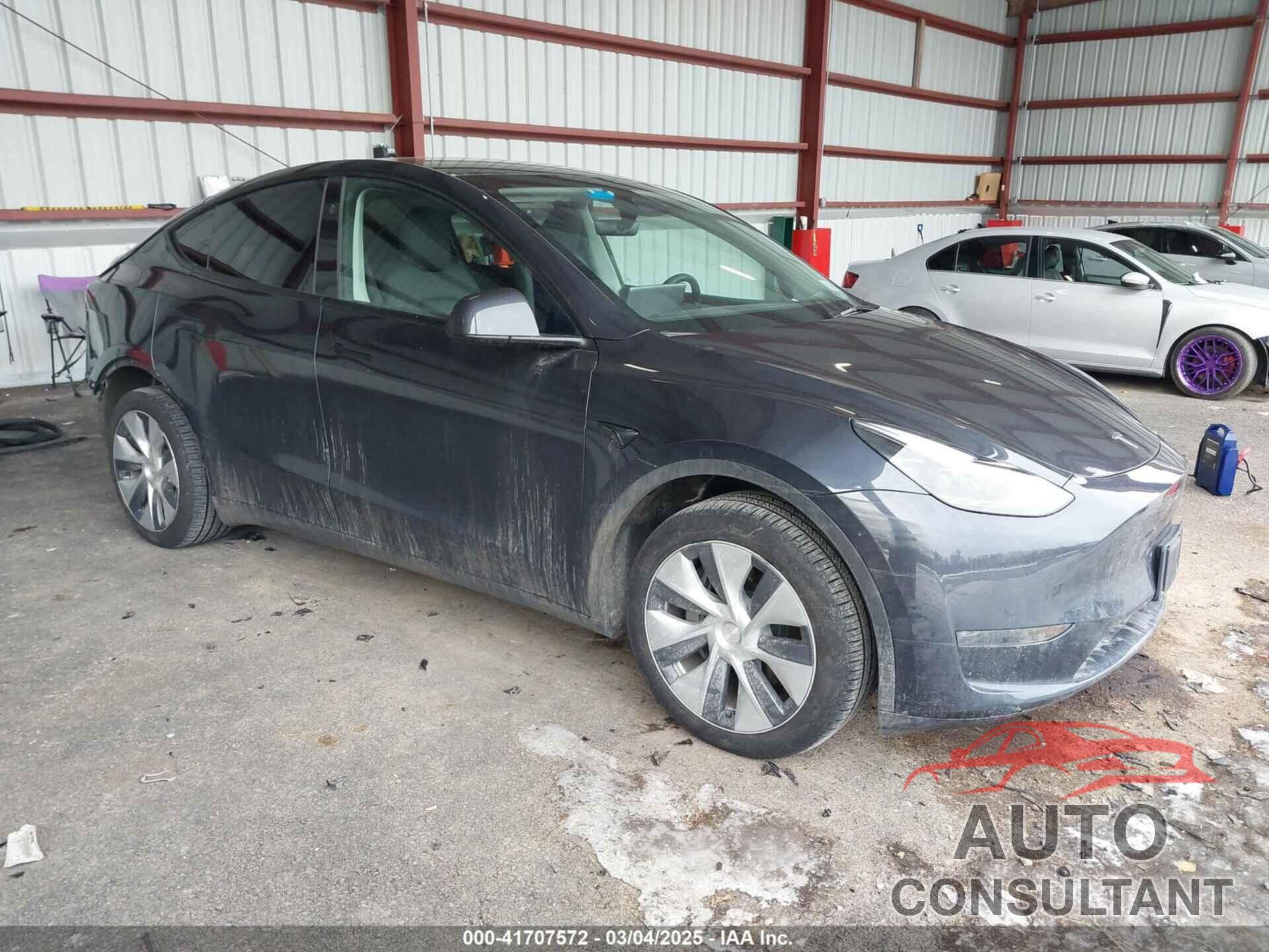 TESLA MODEL Y 2024 - 7SAYGDEE3RA285205