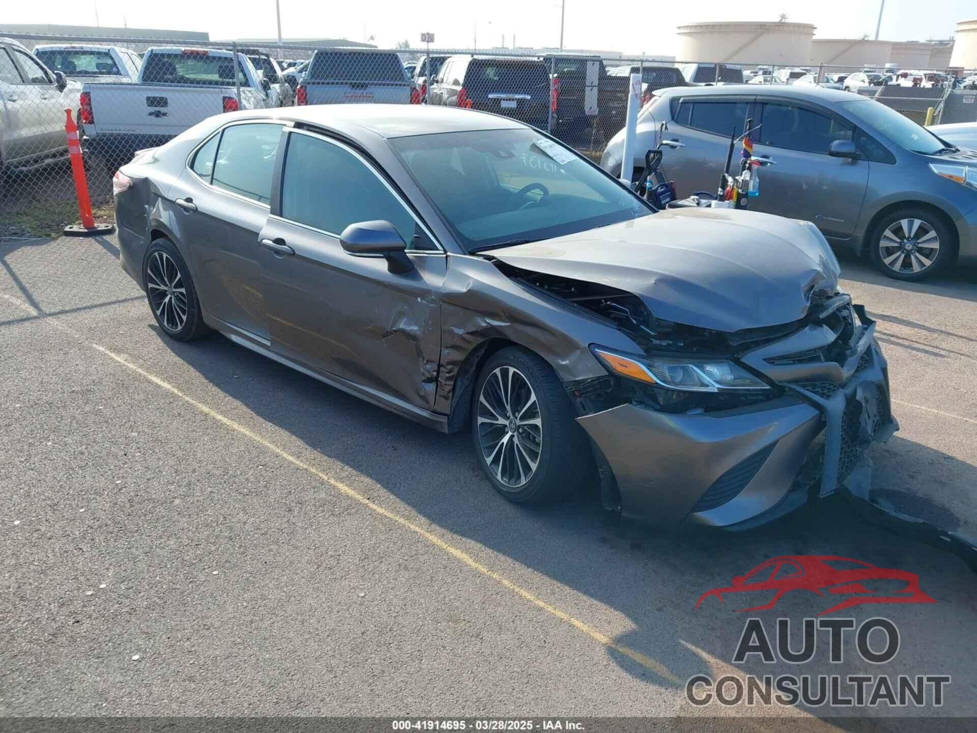 TOYOTA CAMRY 2018 - 4T1B11HK1JU650382
