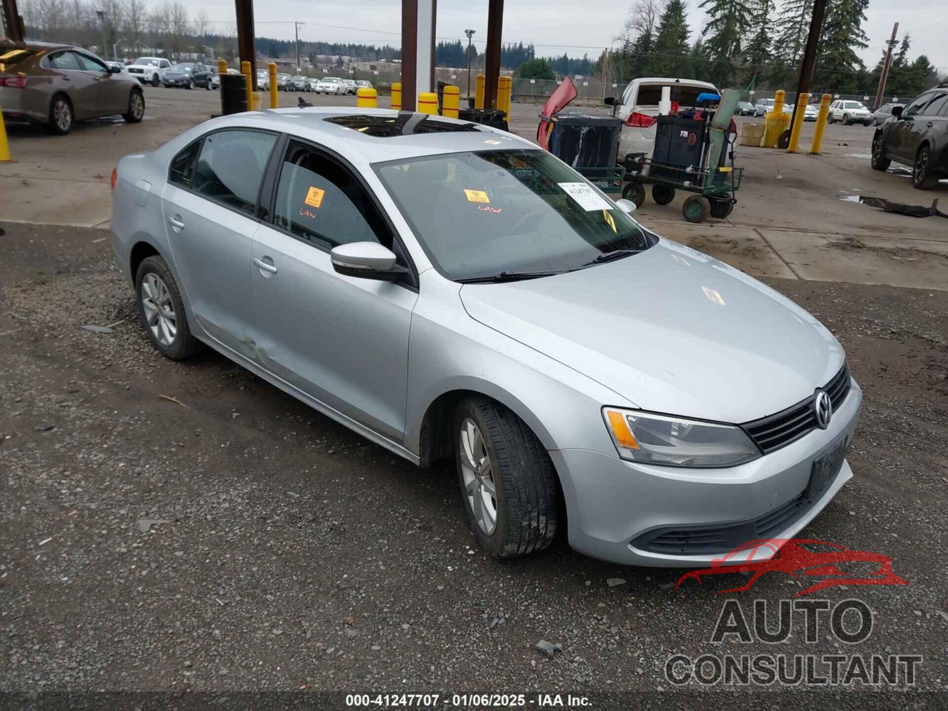 VOLKSWAGEN JETTA 2011 - 3VWDZ7AJXBM344410