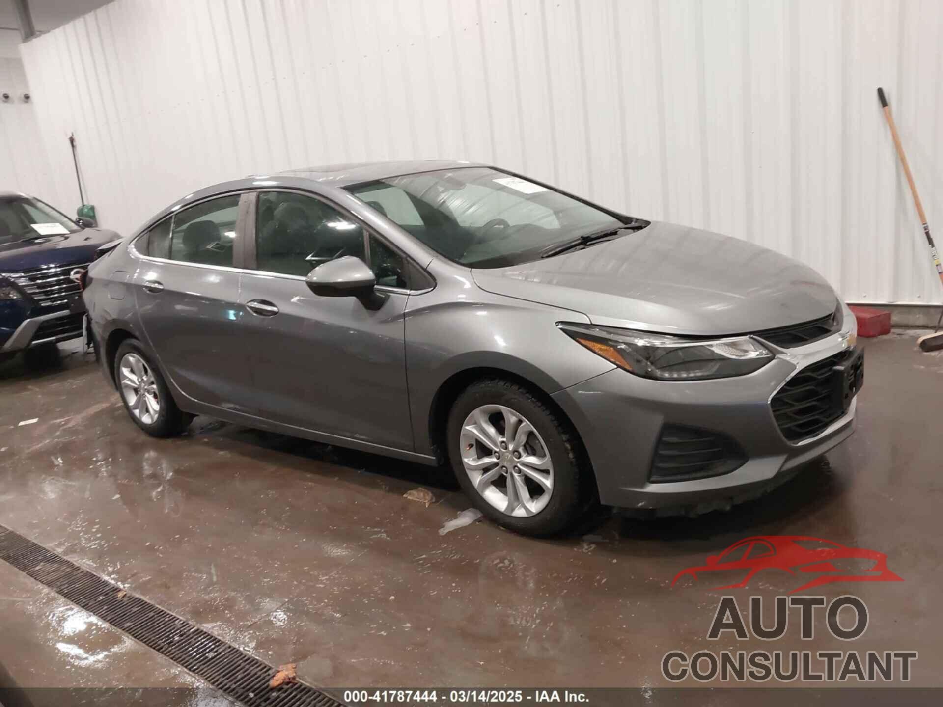 CHEVROLET CRUZE 2019 - 1G1BE5SM1K7115782