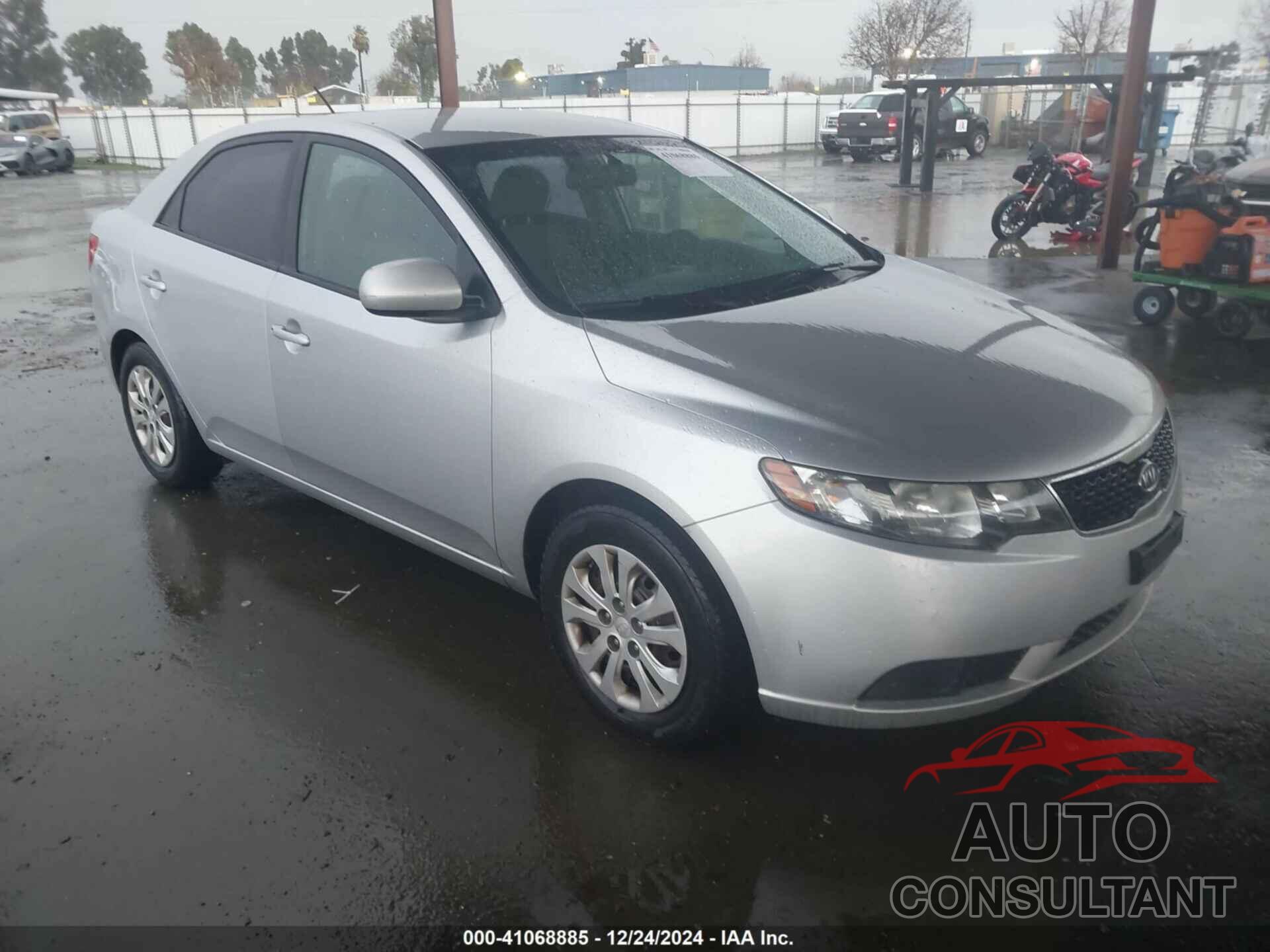 KIA FORTE 2011 - KNAFT4A29B5381505