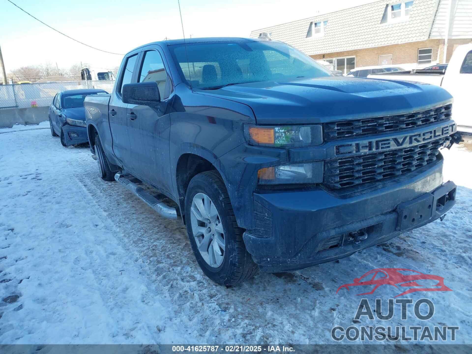 CHEVROLET SILVERADO 1500 2021 - 1GCRYBEH4MZ117060