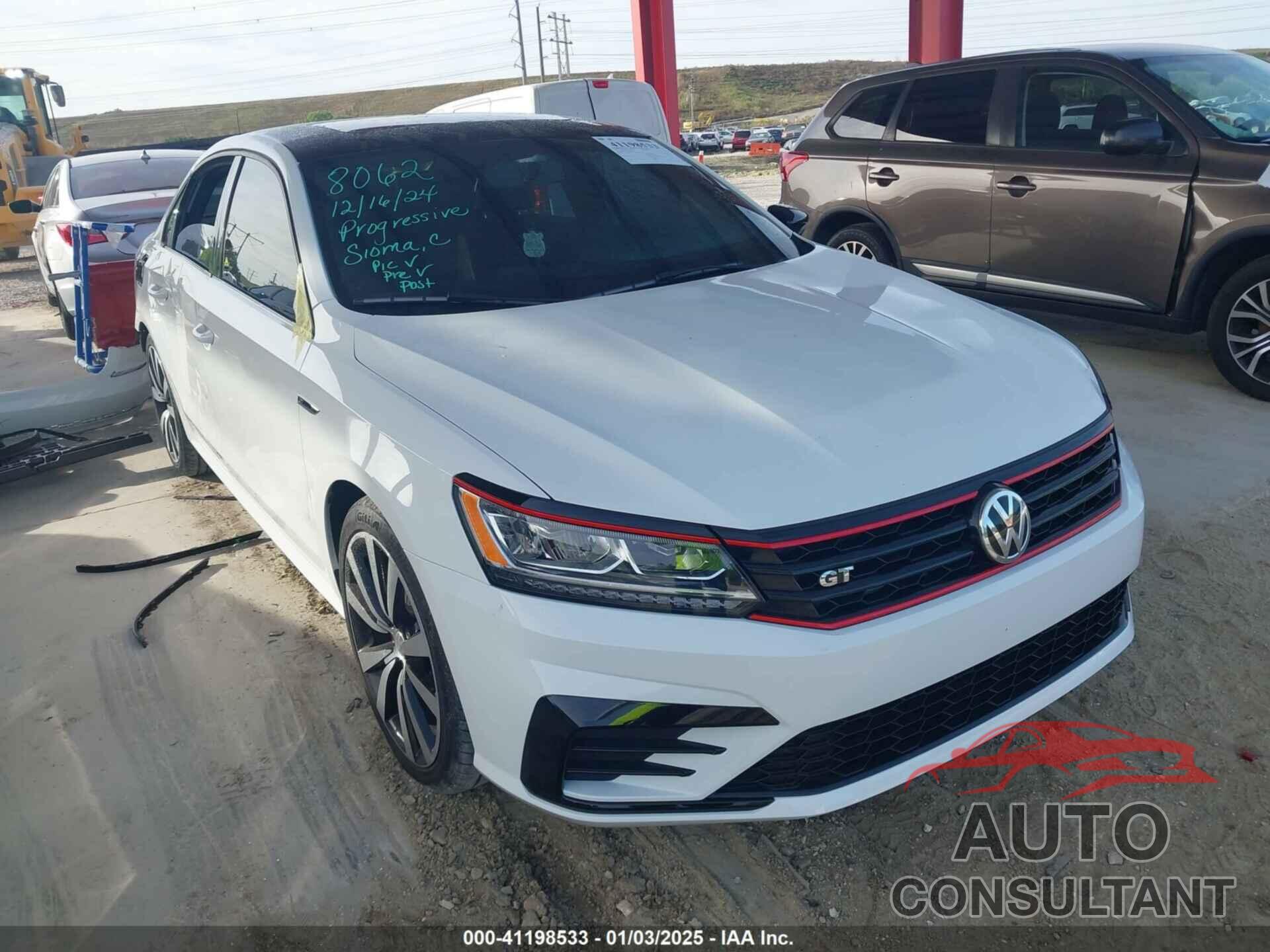 VOLKSWAGEN PASSAT 2018 - 1VWJM7A39JC030184