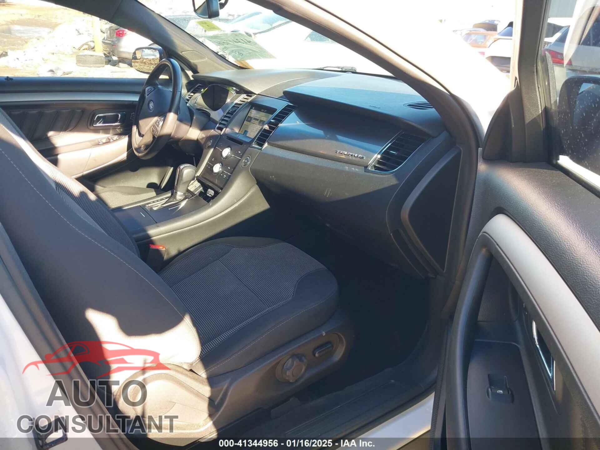 FORD TAURUS 2017 - 1FAHP2E81HG130287