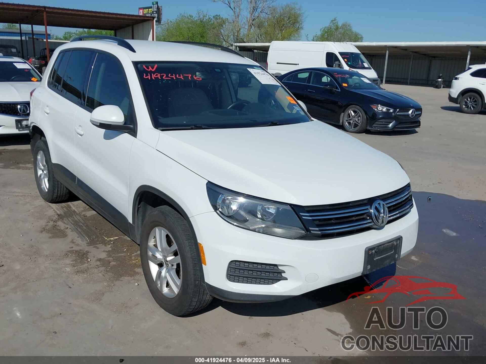 VOLKSWAGEN TIGUAN 2017 - WVGAV7AX2HK004038