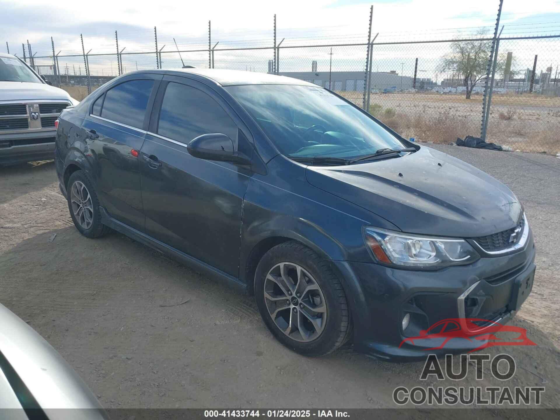 CHEVROLET SONIC 2018 - 1G1JD5SH3J4121102