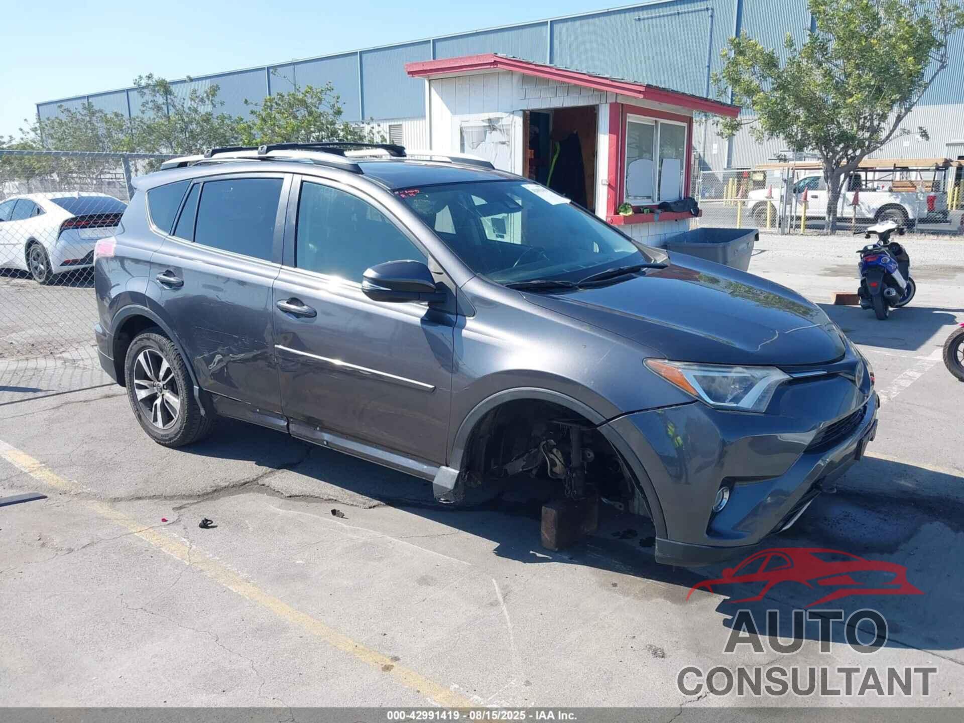 TOYOTA RAV4 2018 - JTMRFREV2JJ717638
