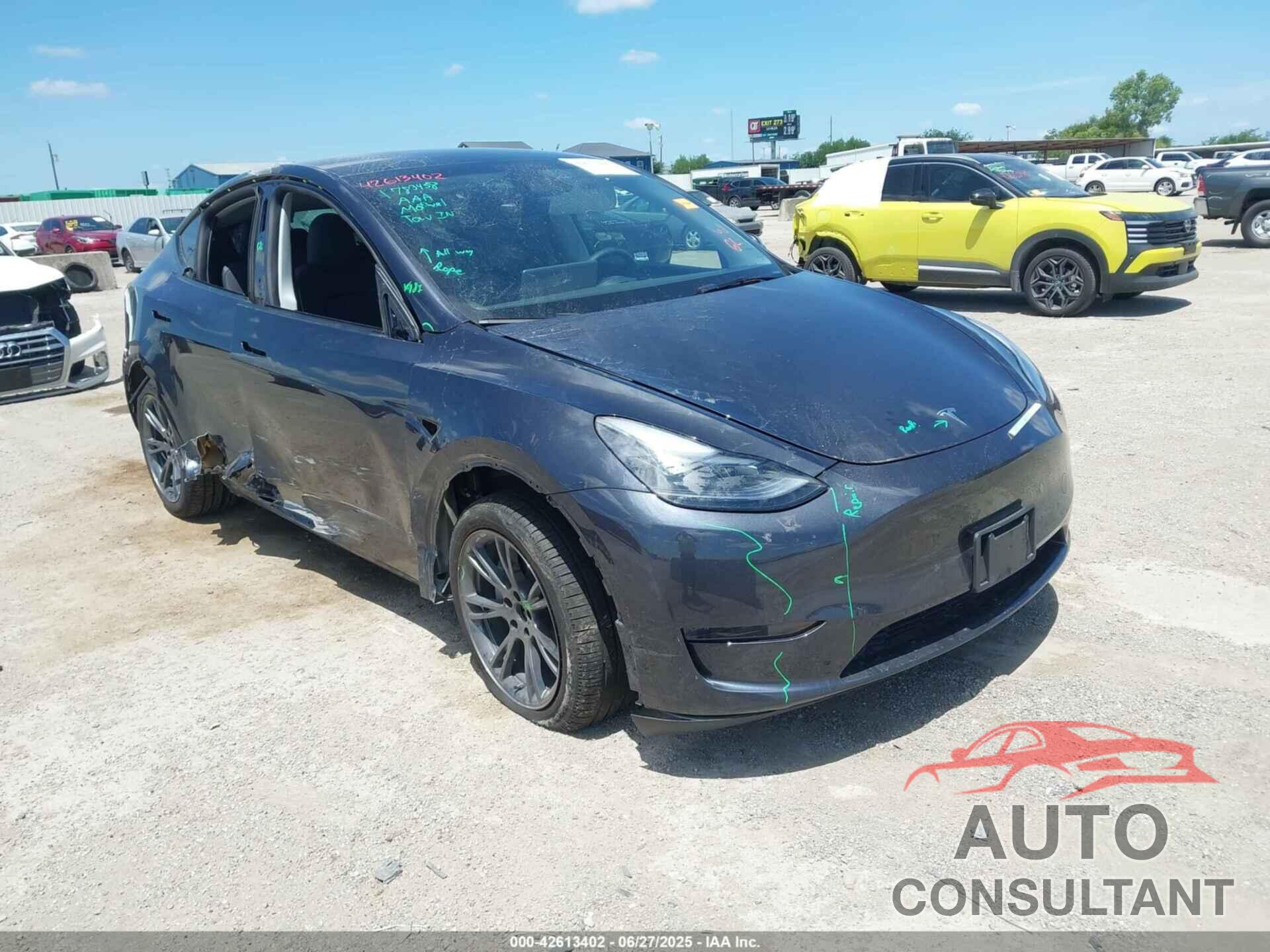 TESLA MODEL Y 2025 - 7SAYGDEDXSA353268