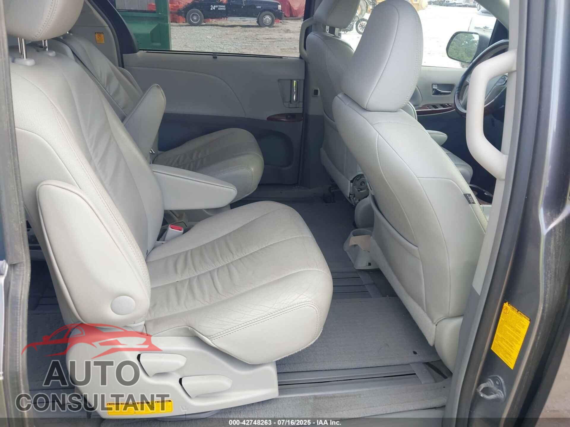TOYOTA SIENNA 2011 - 5TDYK3DC1BS170080
