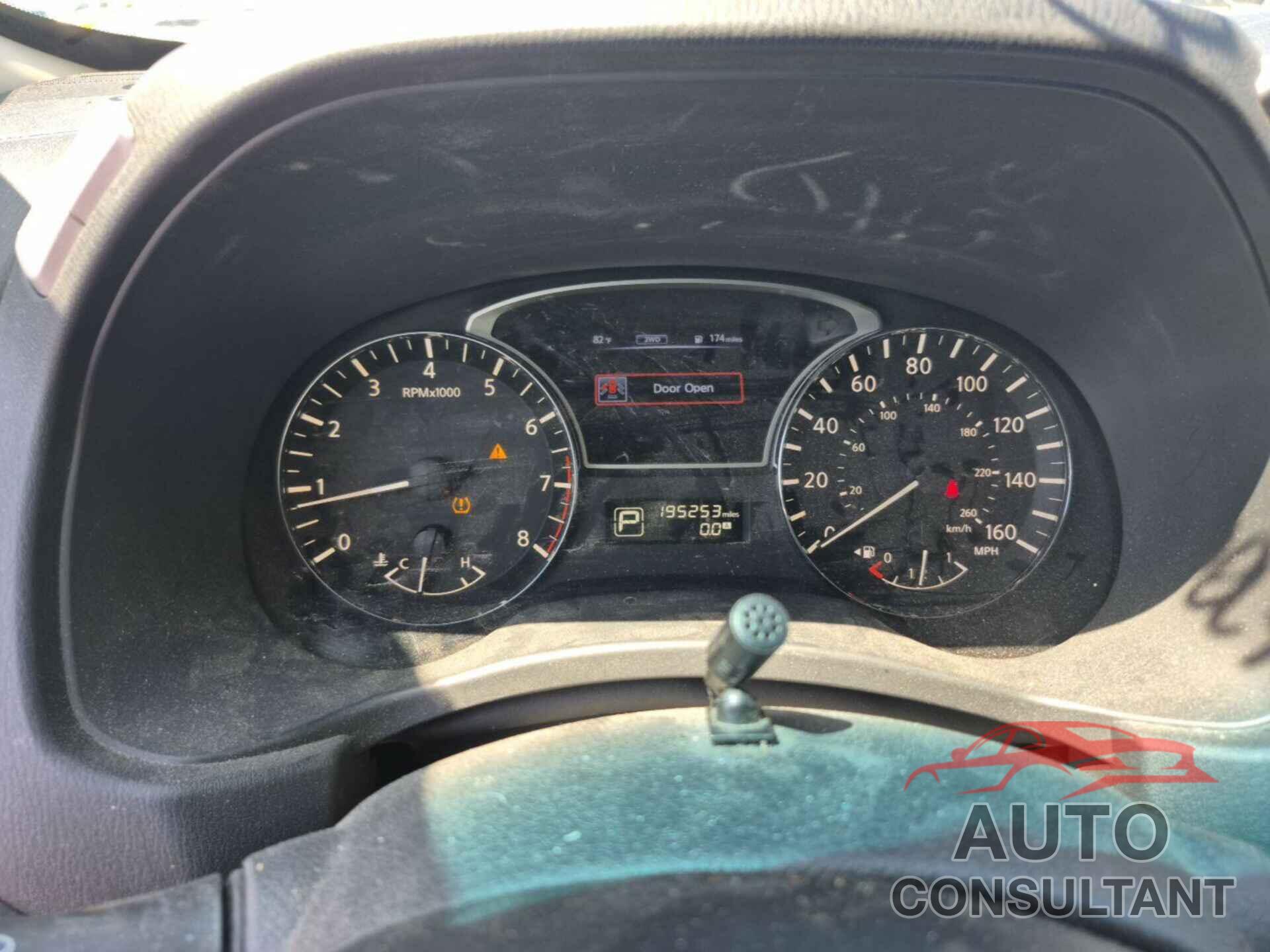 NISSAN PATHFINDER 2015 - 5N1AR2MM8FC636770