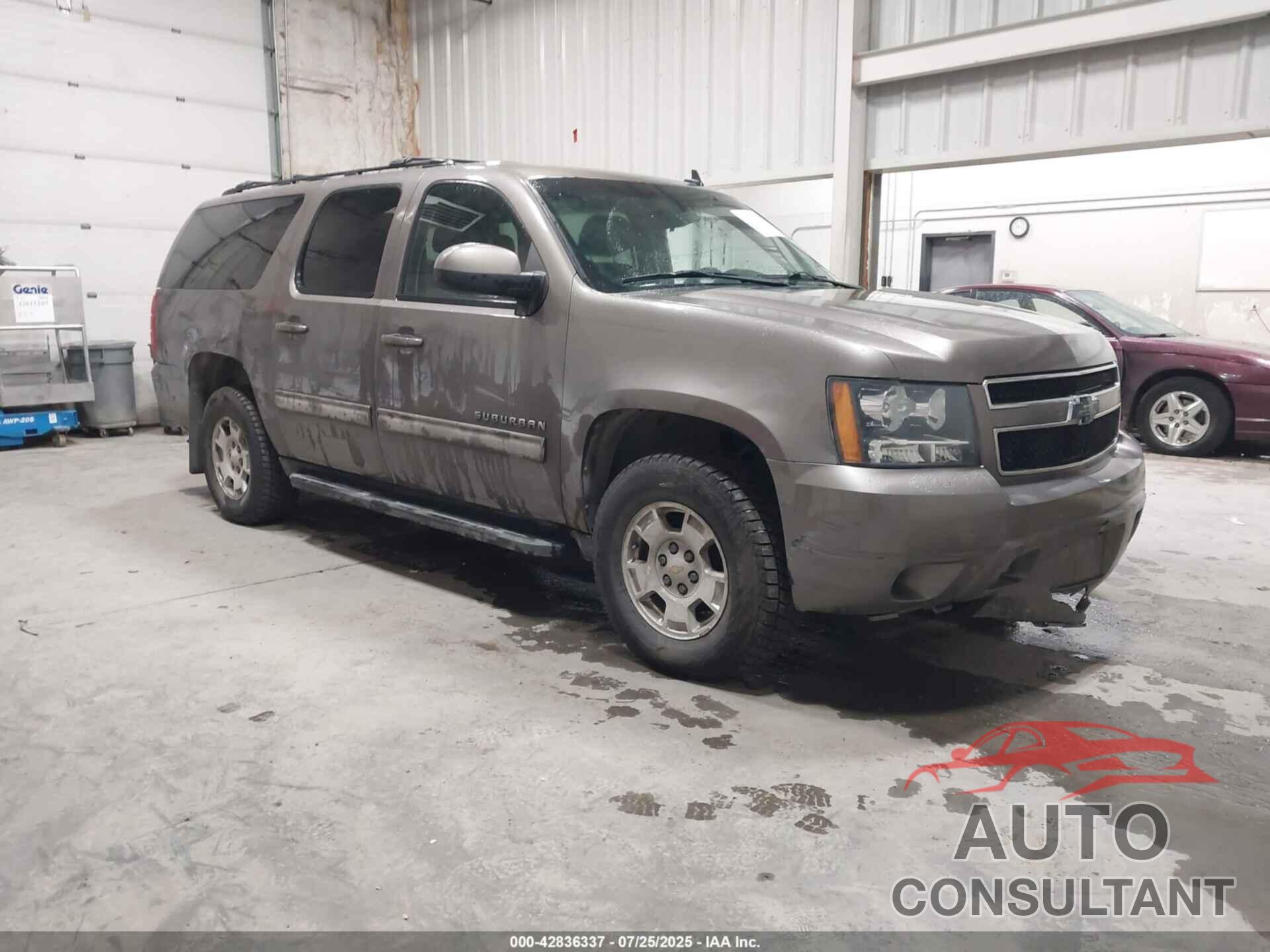 CHEVROLET SUBURBAN 1500 2011 - 1GNSKHE32BR285696