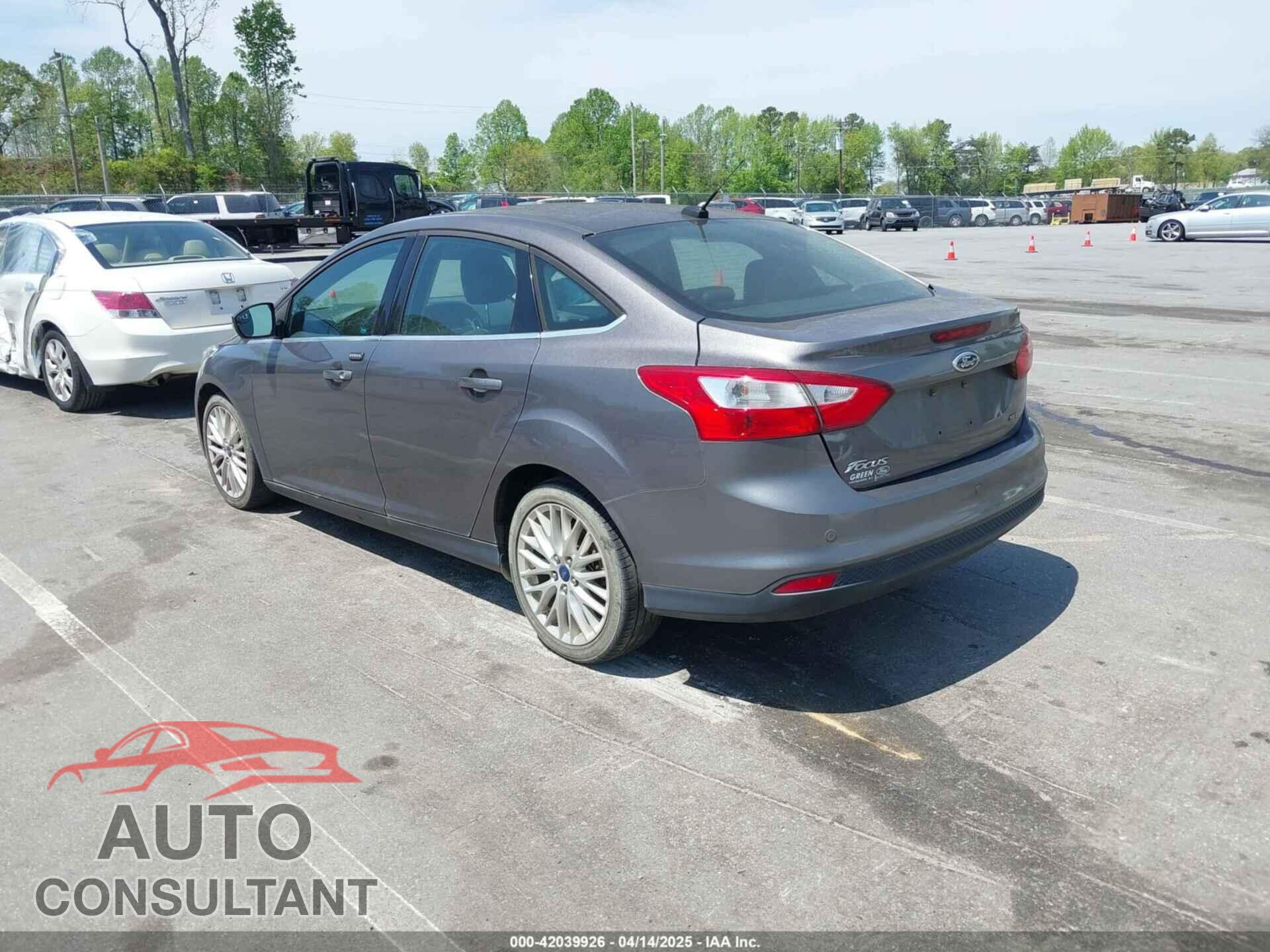 FORD FOCUS 2012 - 1FAHP3H28CL282080